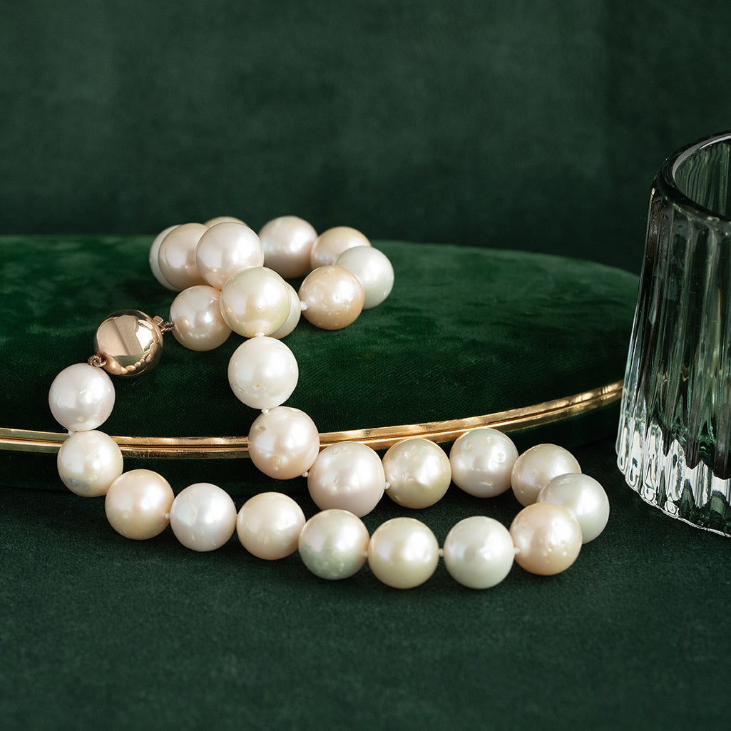 Vintage parel collier met een gouden sluiting 14 krt