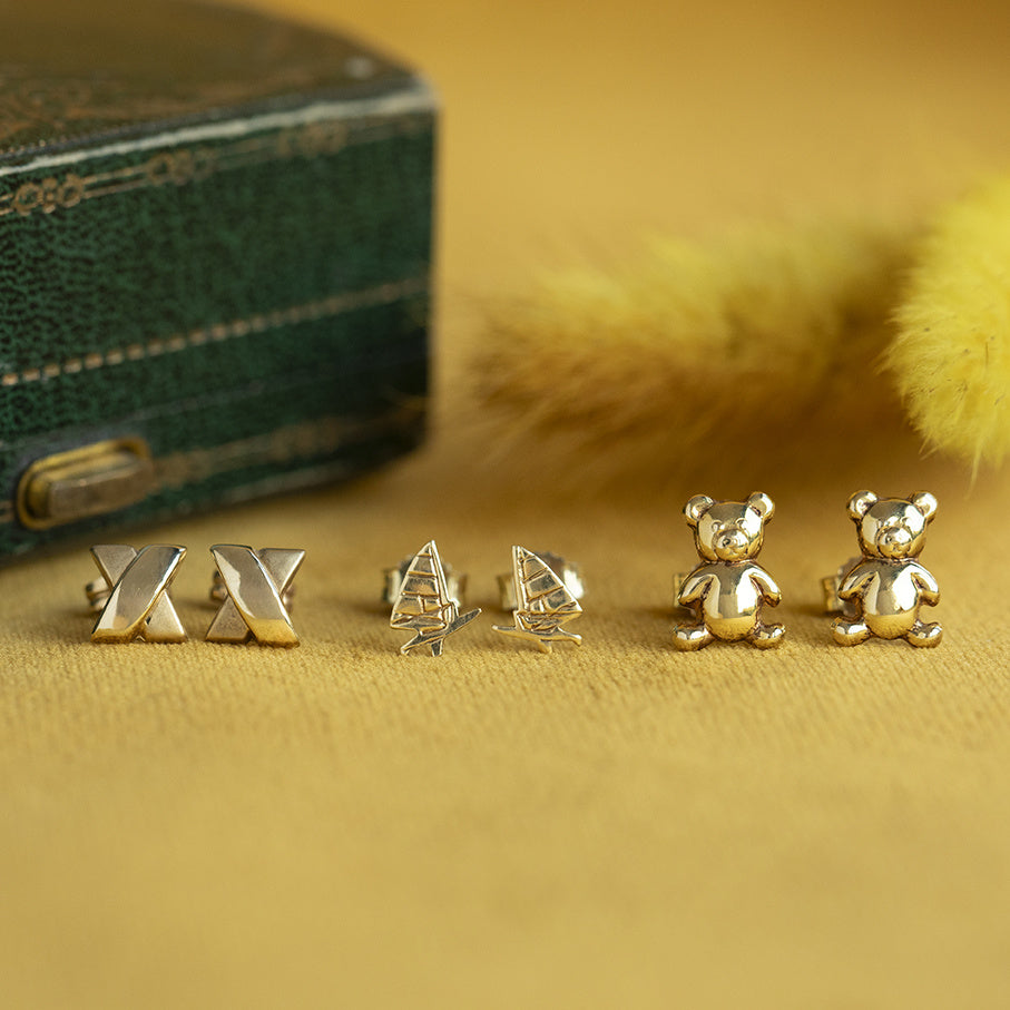 Vintage gold sailboat stud earrings, 14 kt