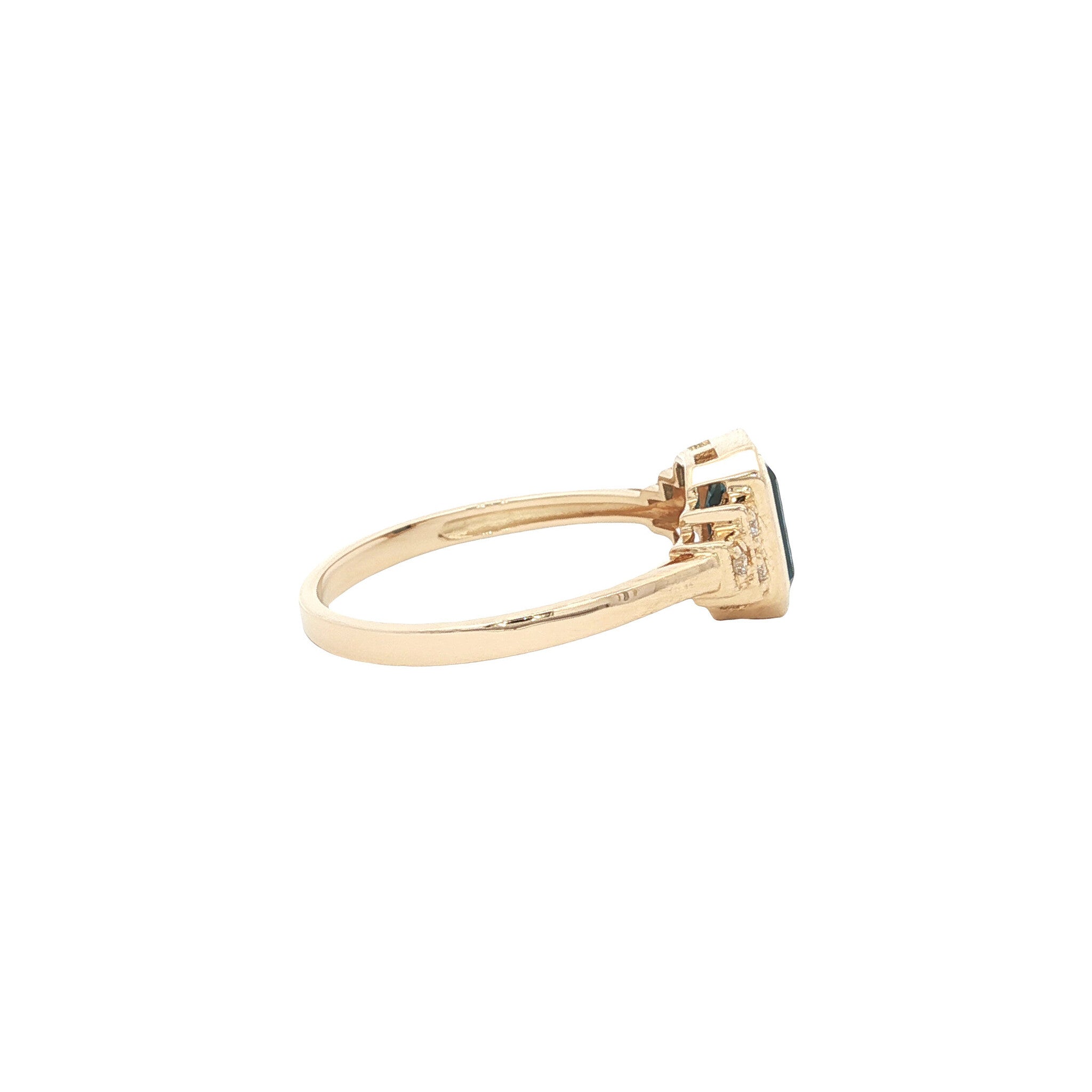 14 kt gold ring with blue topaz and diamond