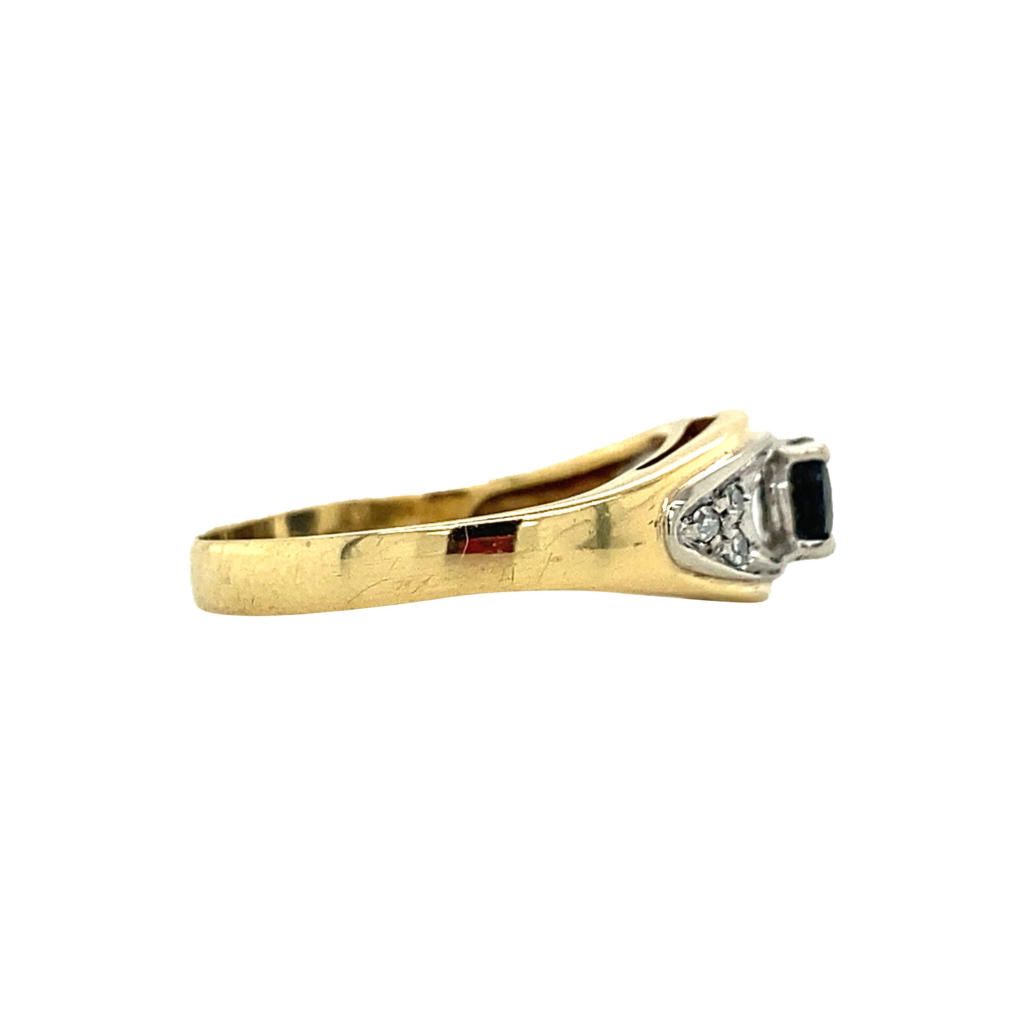 18 kt gold ring with sapphire and diamond
