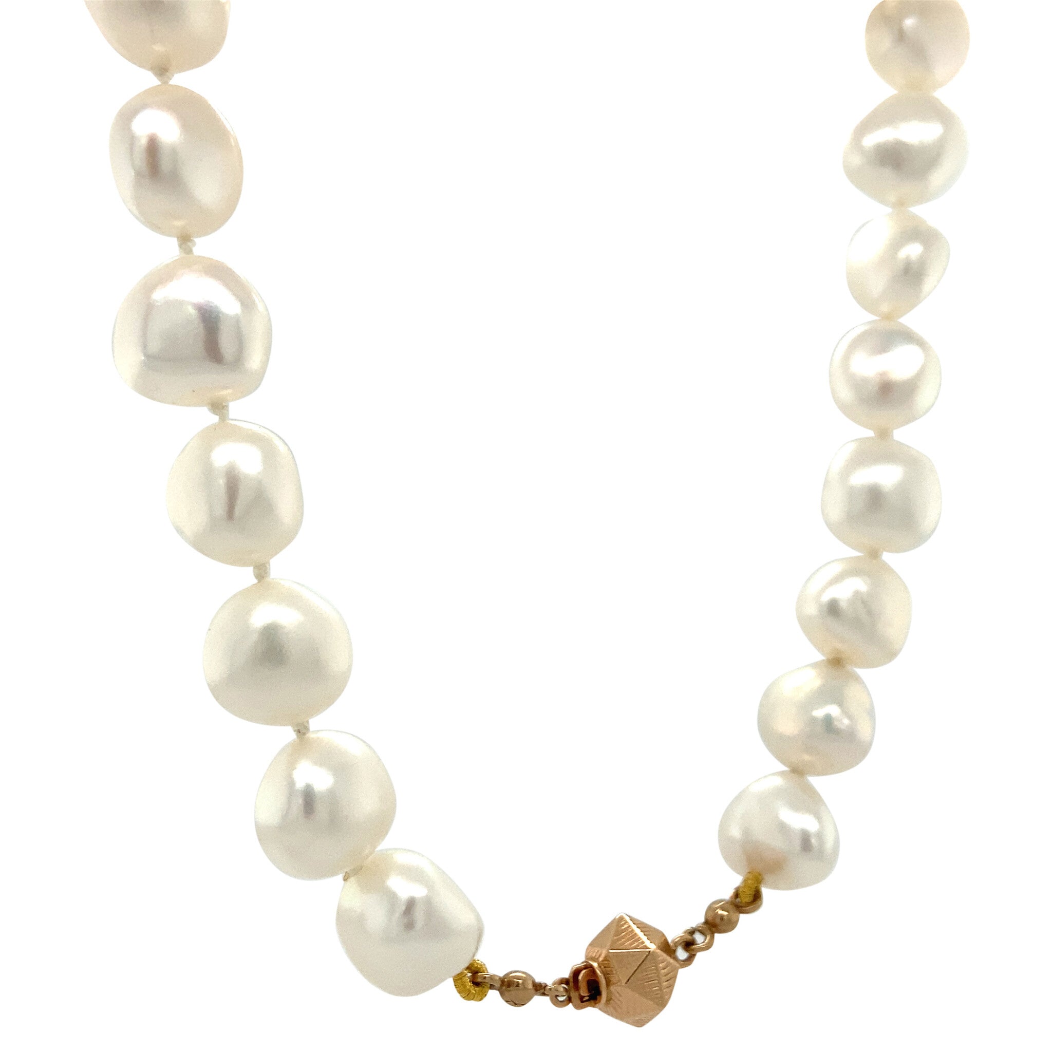Pearl necklace with 14 kt gold clasp