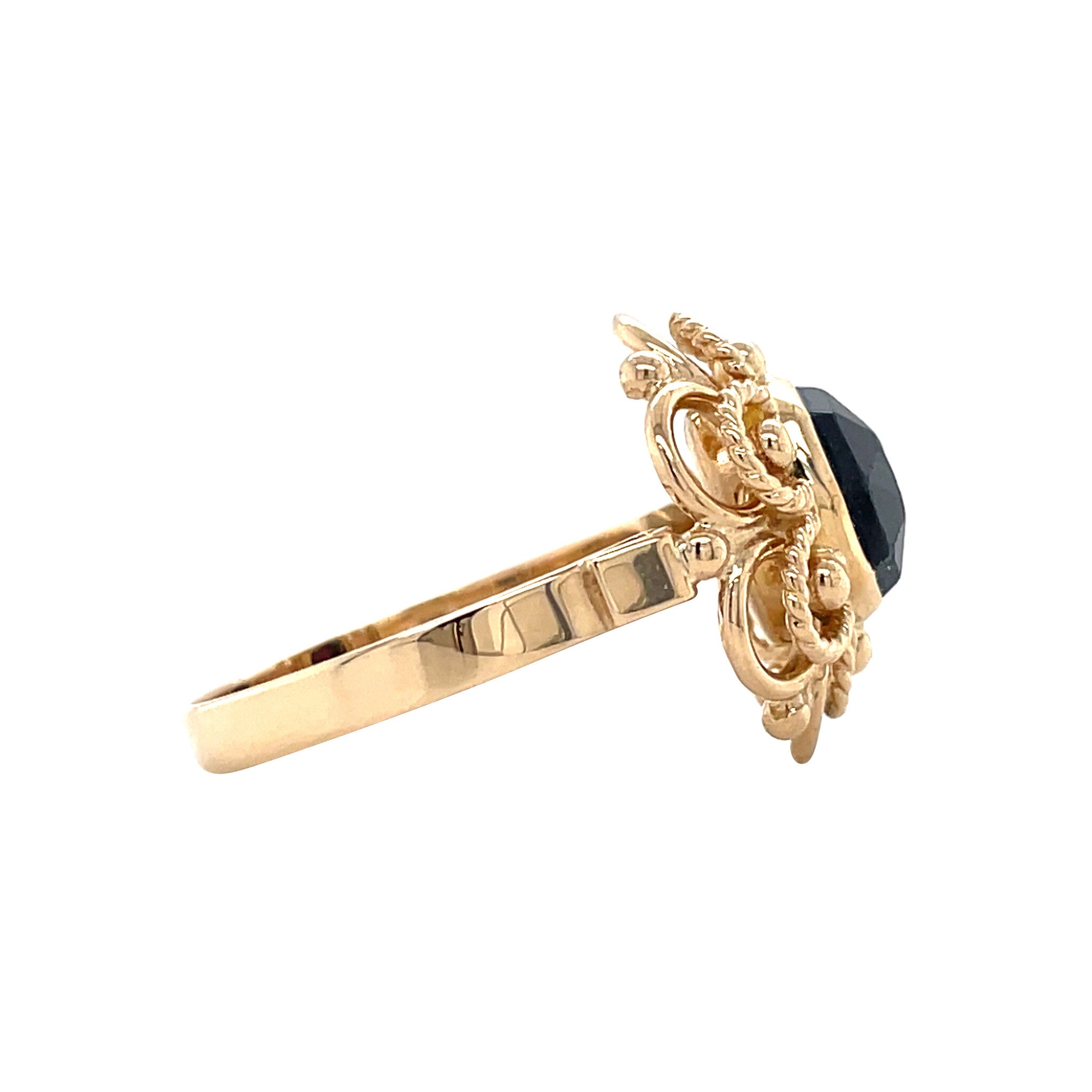 Gold vintage ring with garnet 14 kt