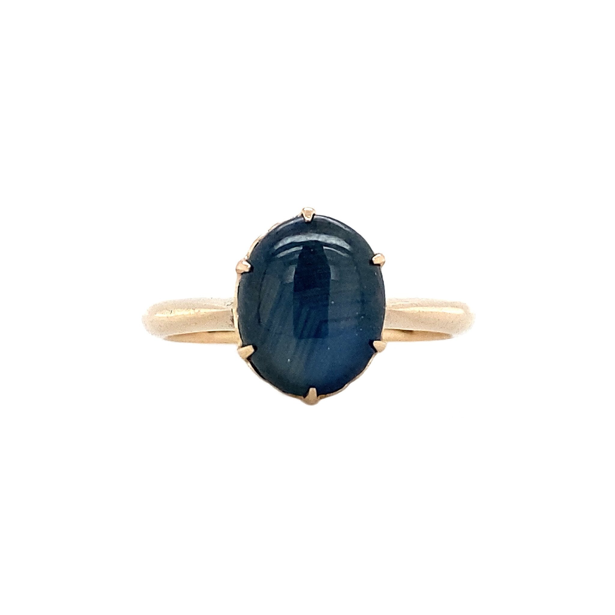 Gold ring with star sapphire 14 kt