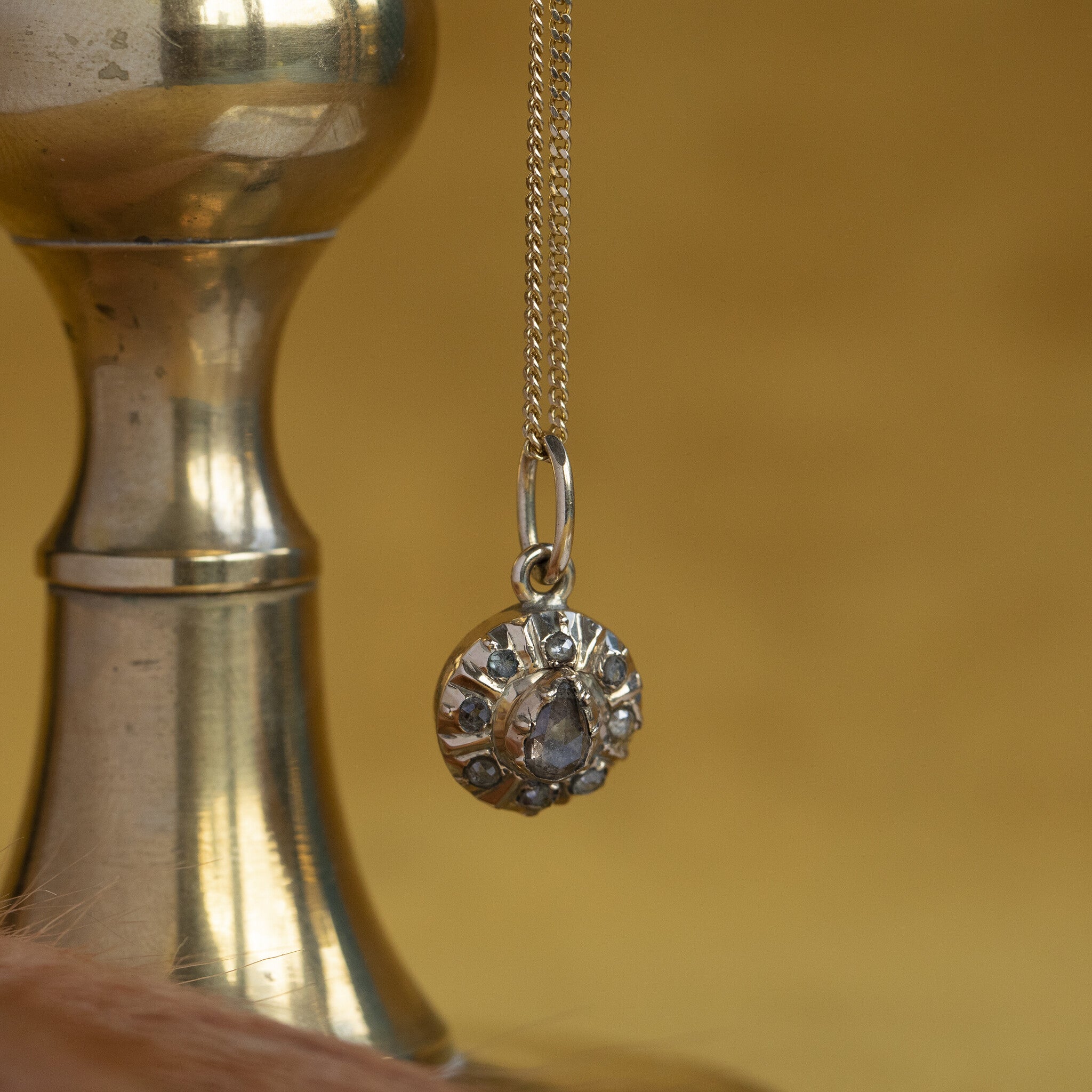 Gold halo pendant with rose-cut diamond, 14 kt