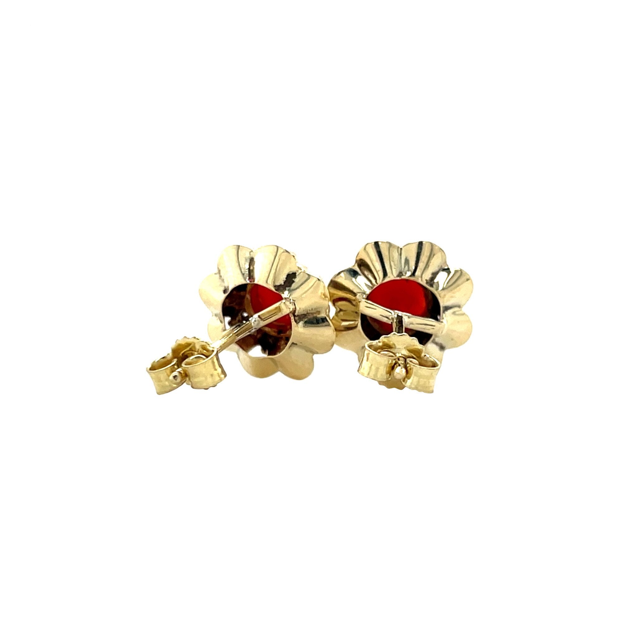 Gouden vintage oorstekers met bloedkoraal 14 krt