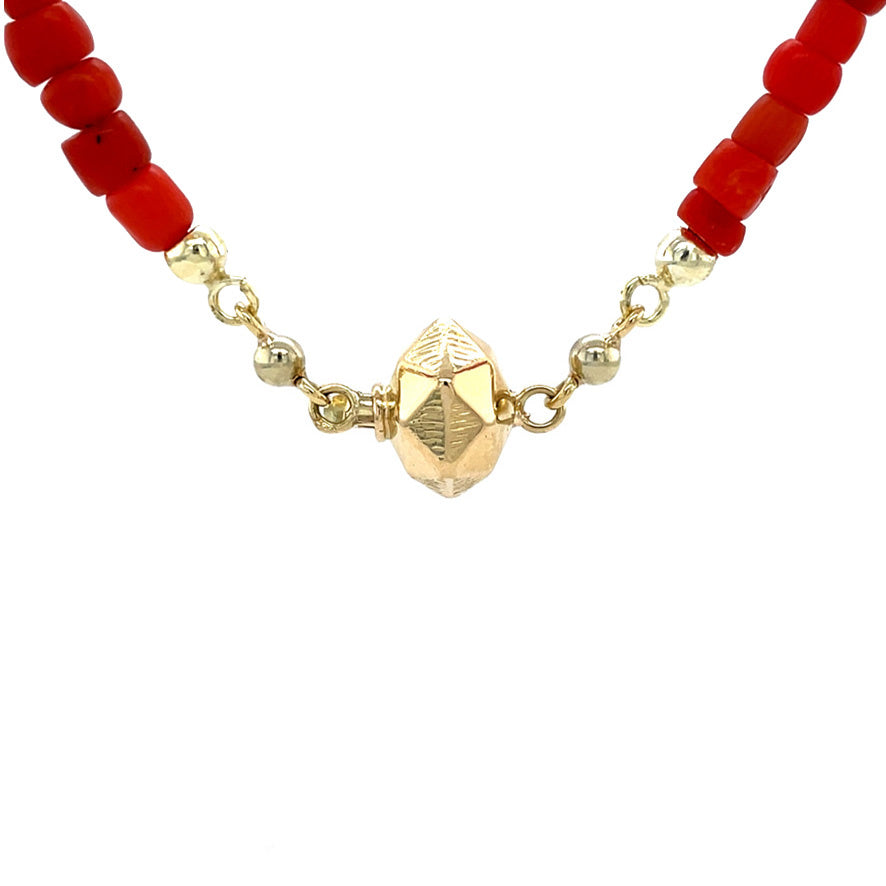 Vintage bloedkoraal collier met gouden sluiting 14 krt