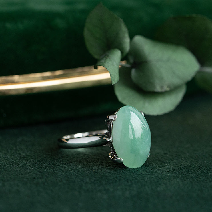 Vintage ring with jade 12 kt