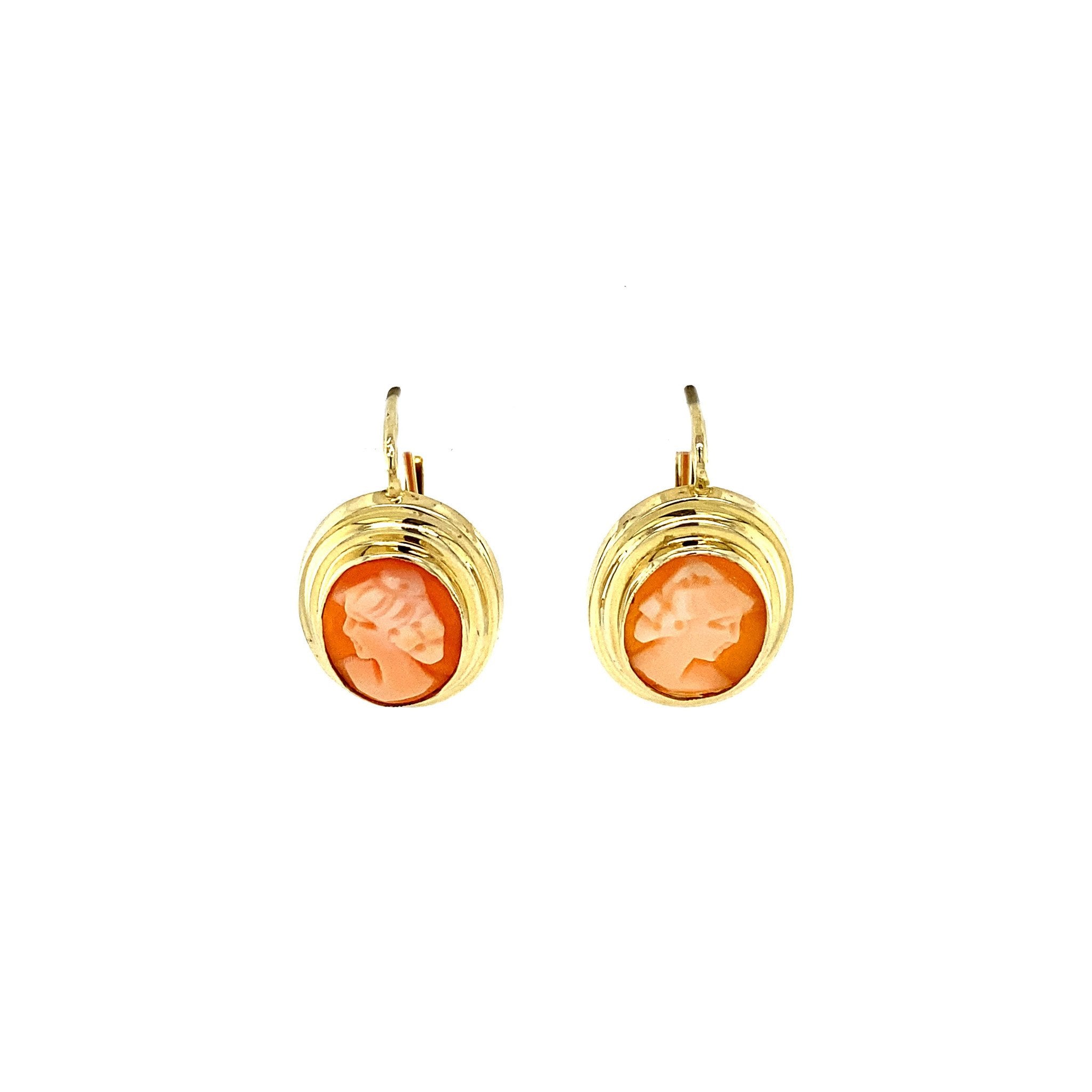 Gouden oorhangers met camee 14 krt