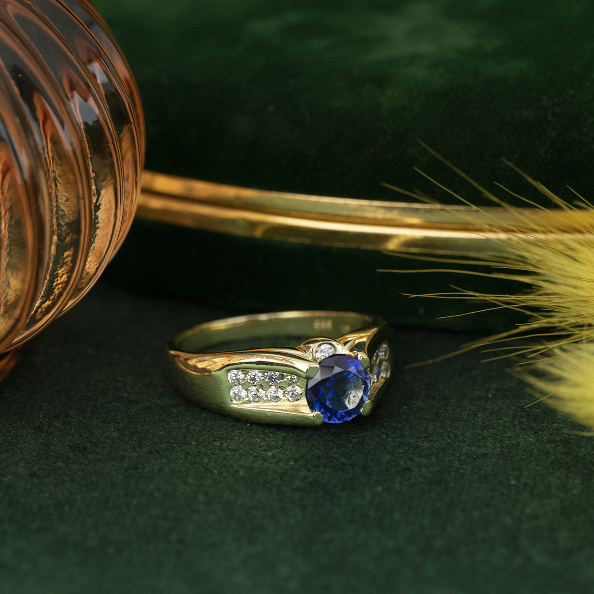 Gouden ring met saffier en zirkonia 14 krt