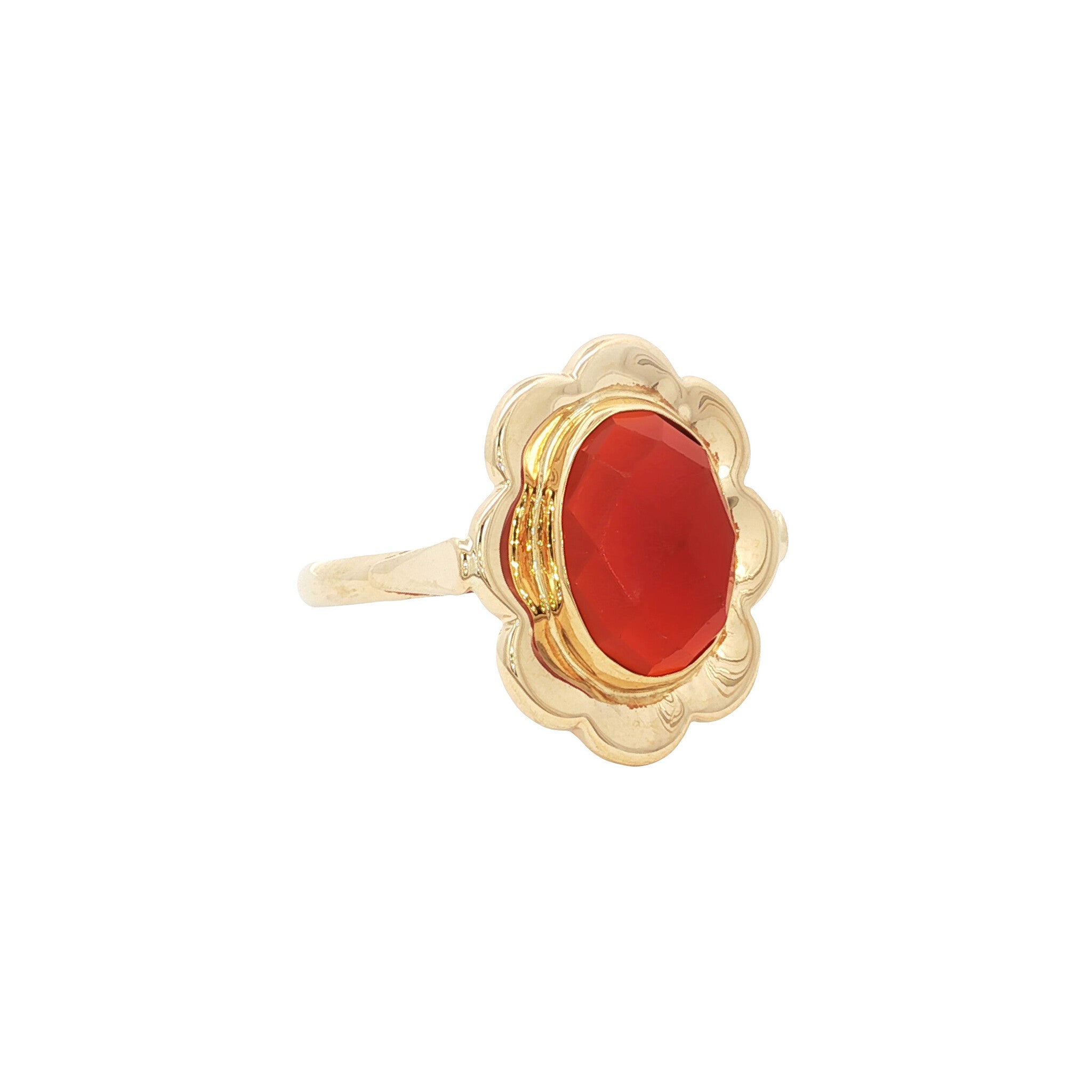 Gold vintage ring with carnelian 14 kt