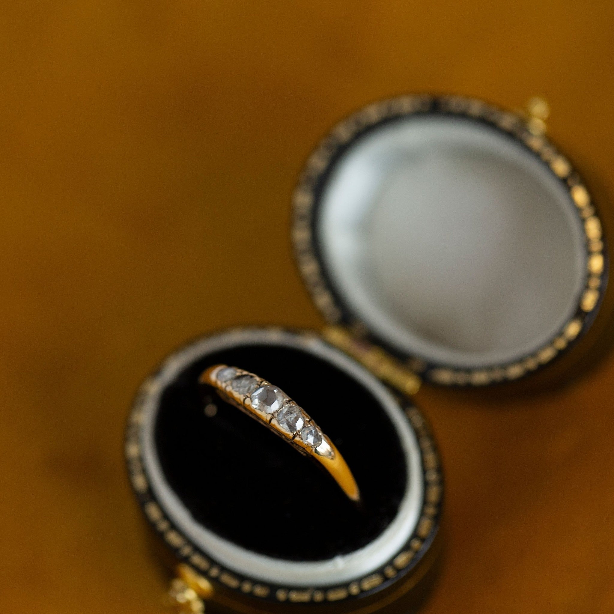 14 kt gold ring with rose-cut diamond