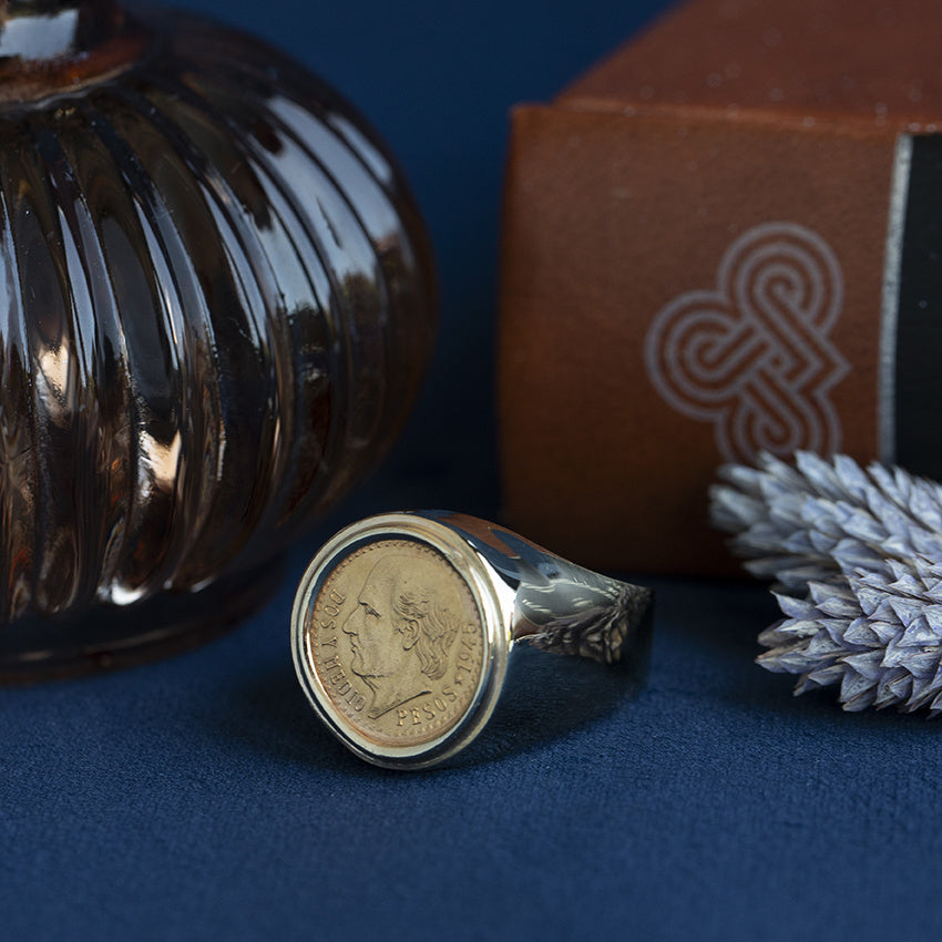 Vintage 14 kt gold coin ring