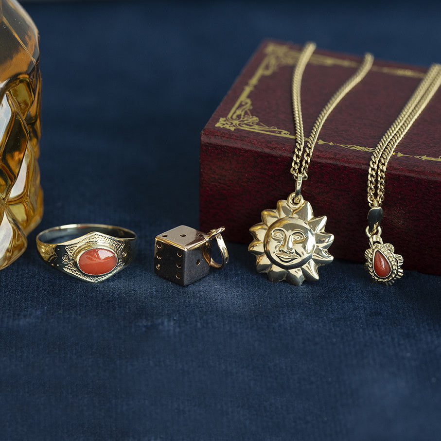 Gouden vintage ring met bloedkoraal 14 krt