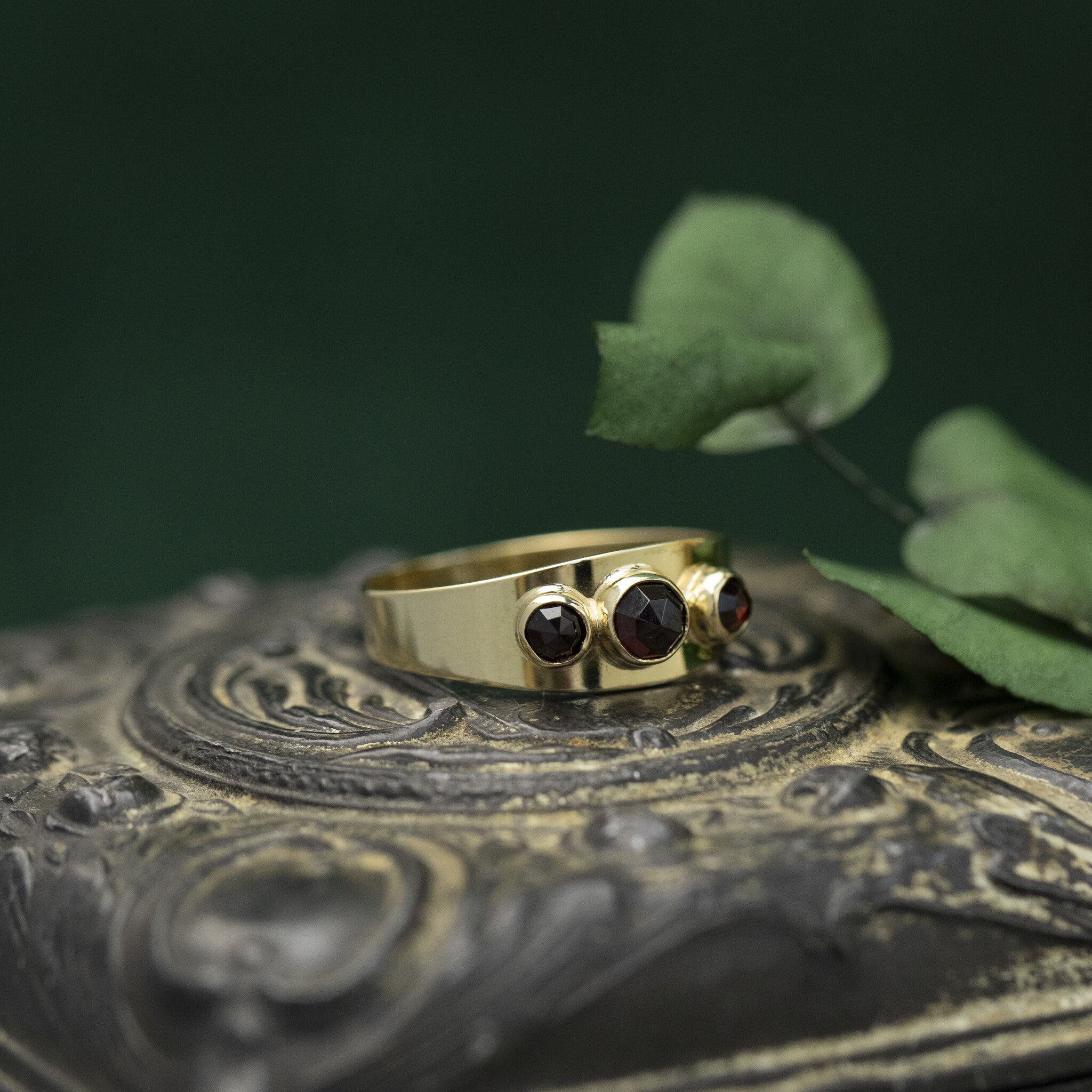 Gouden ring met granaat 14 krt