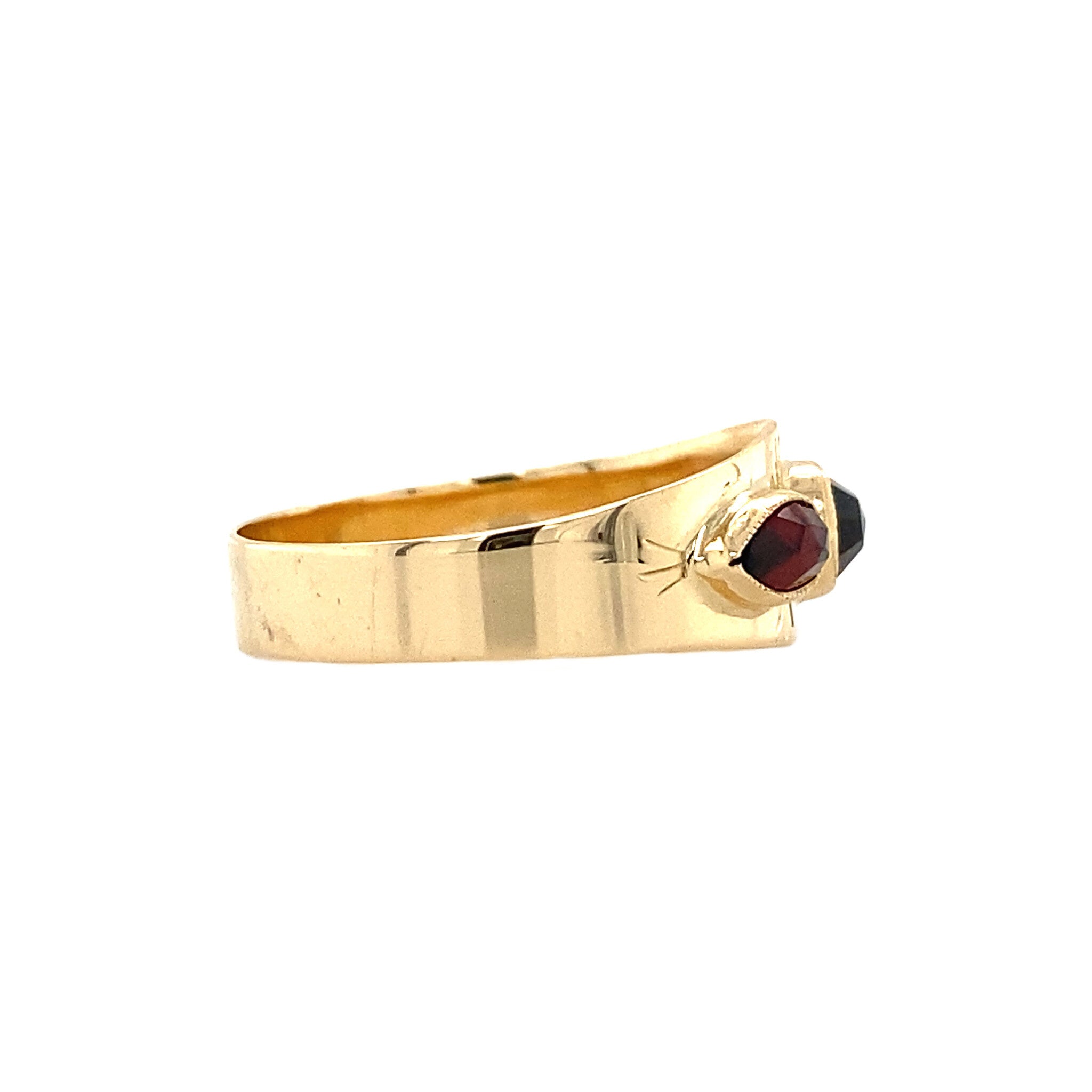14 kt gold ring with garnet