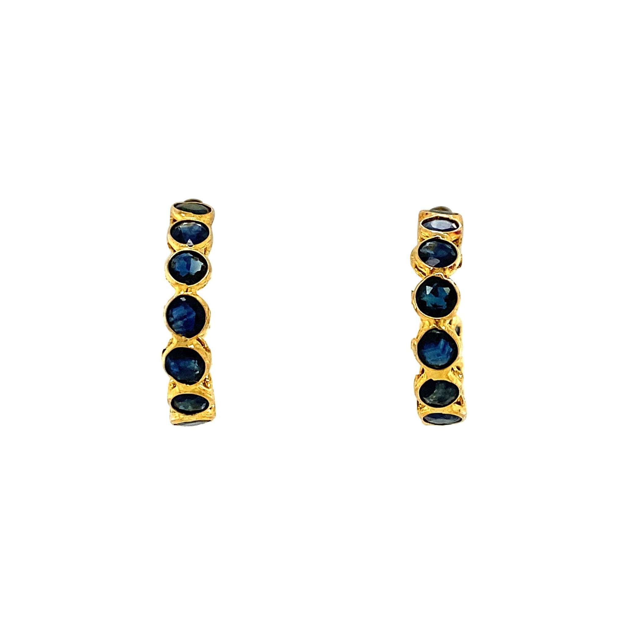Gold stud earrings with natural sapphire, 14 kt