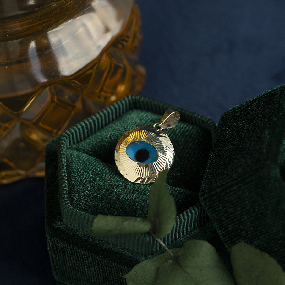 Vintage gold evil eye pendant 14 kt