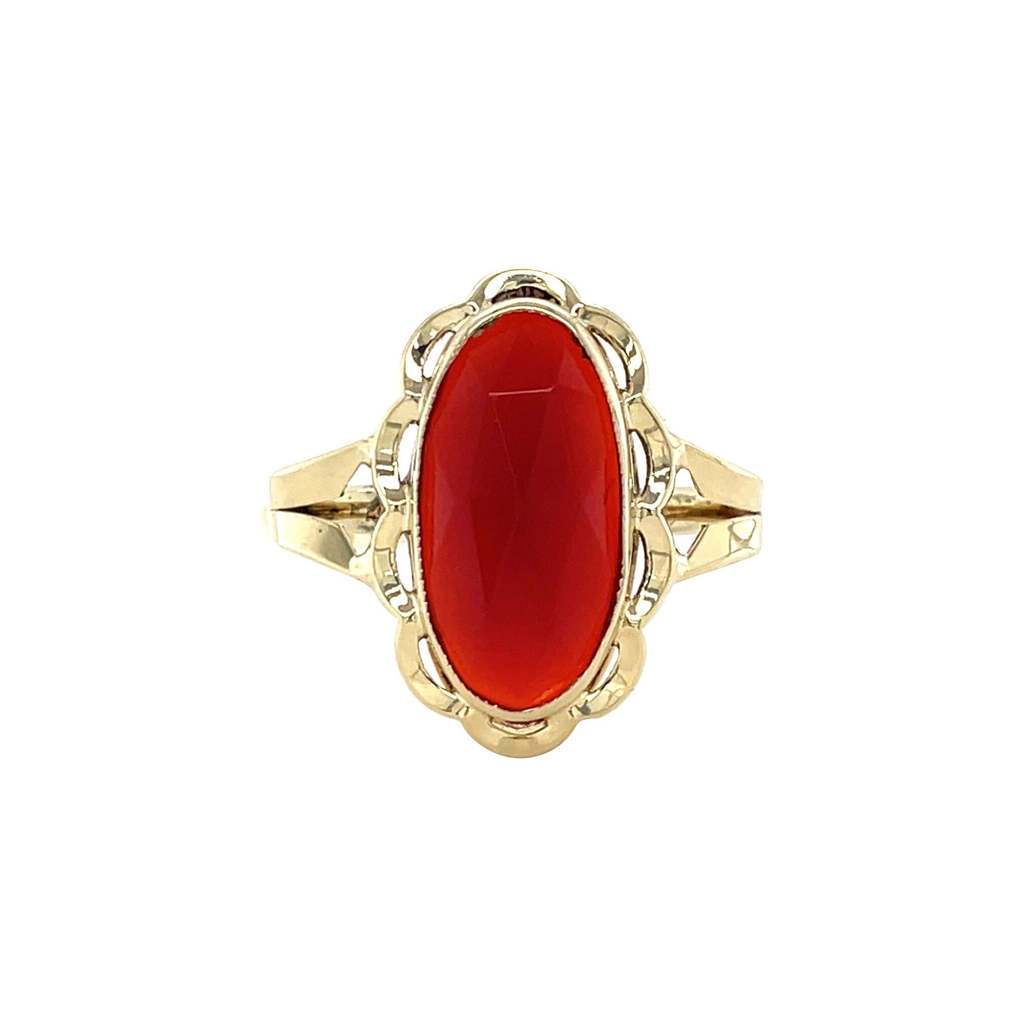 Golden vintage ring with carnelian 14 ct