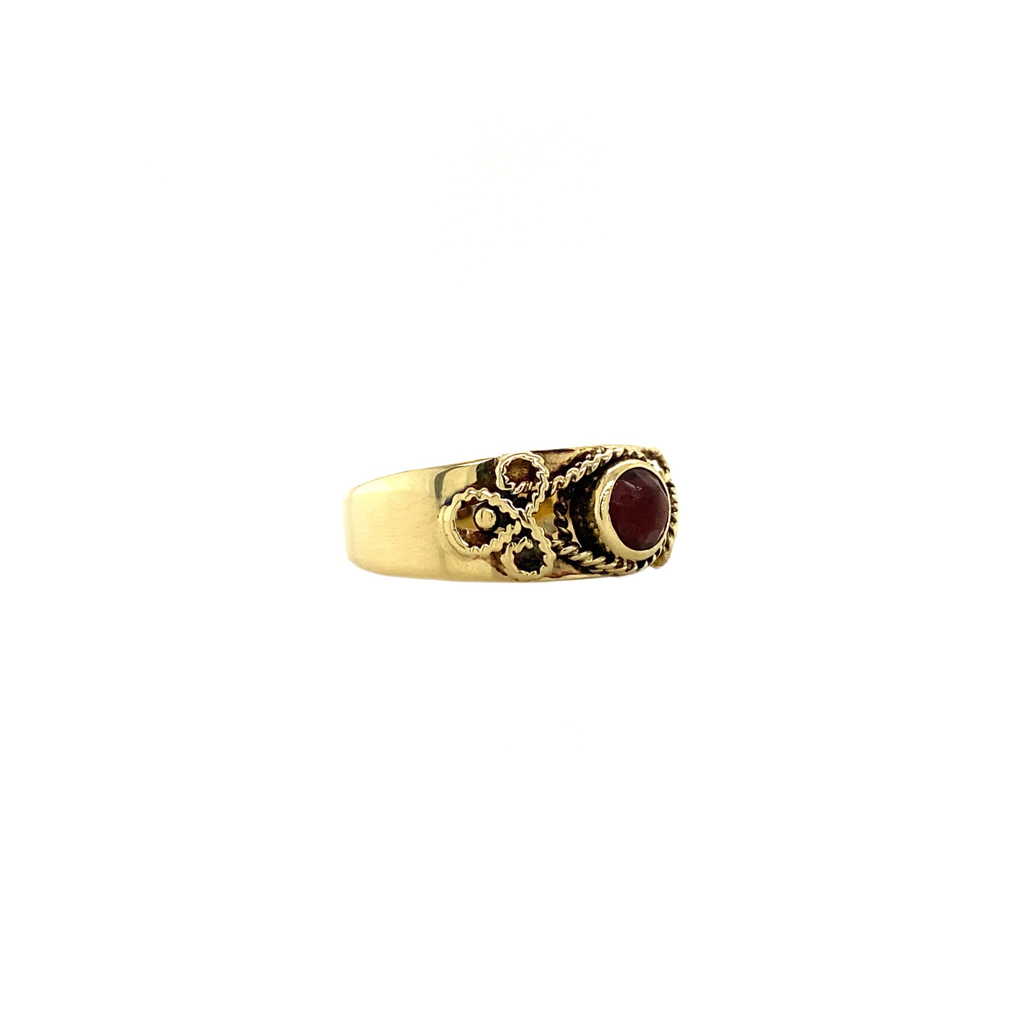 Gold ring with glass garnet 14 crt