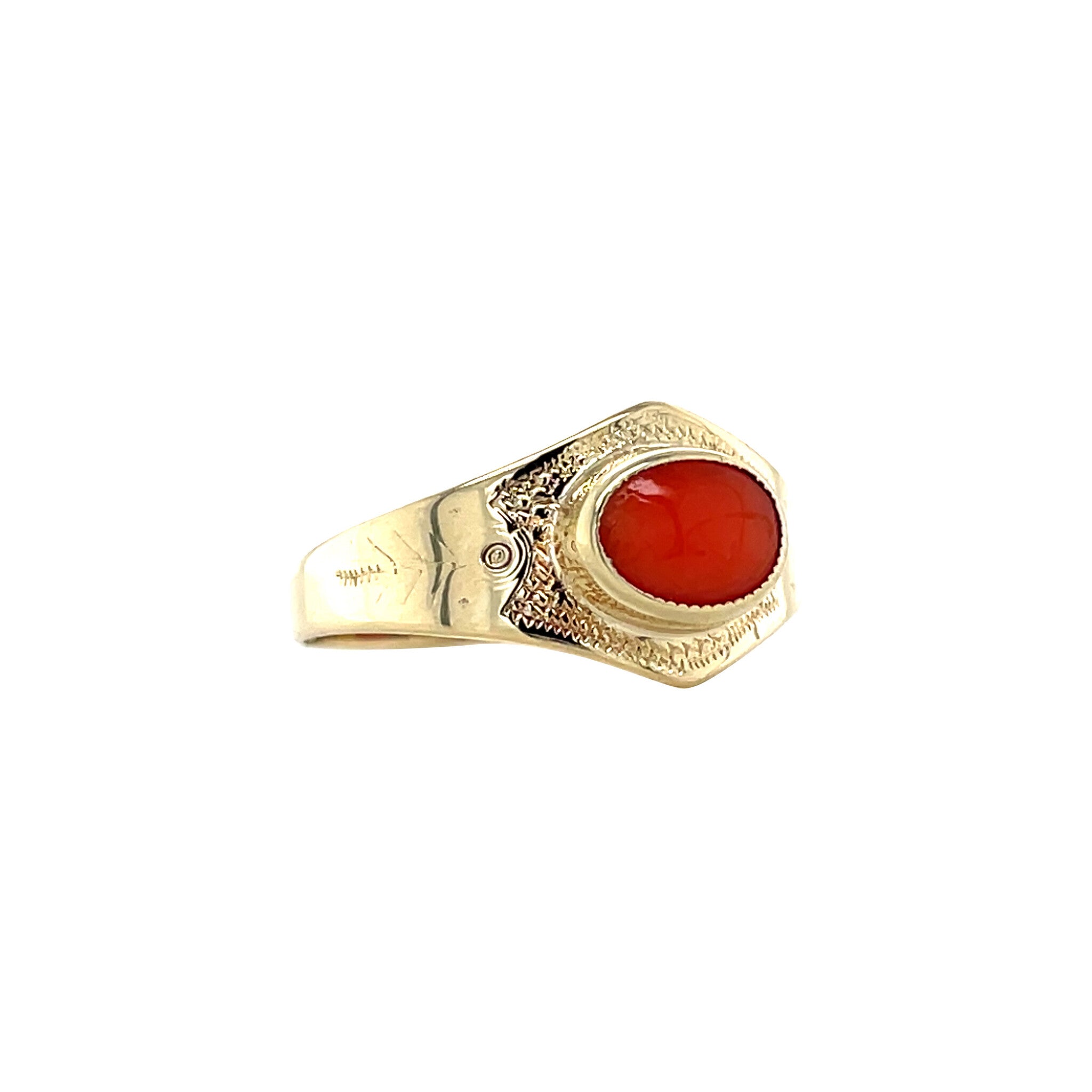 Gouden vintage ring met bloedkoraal 14 krt