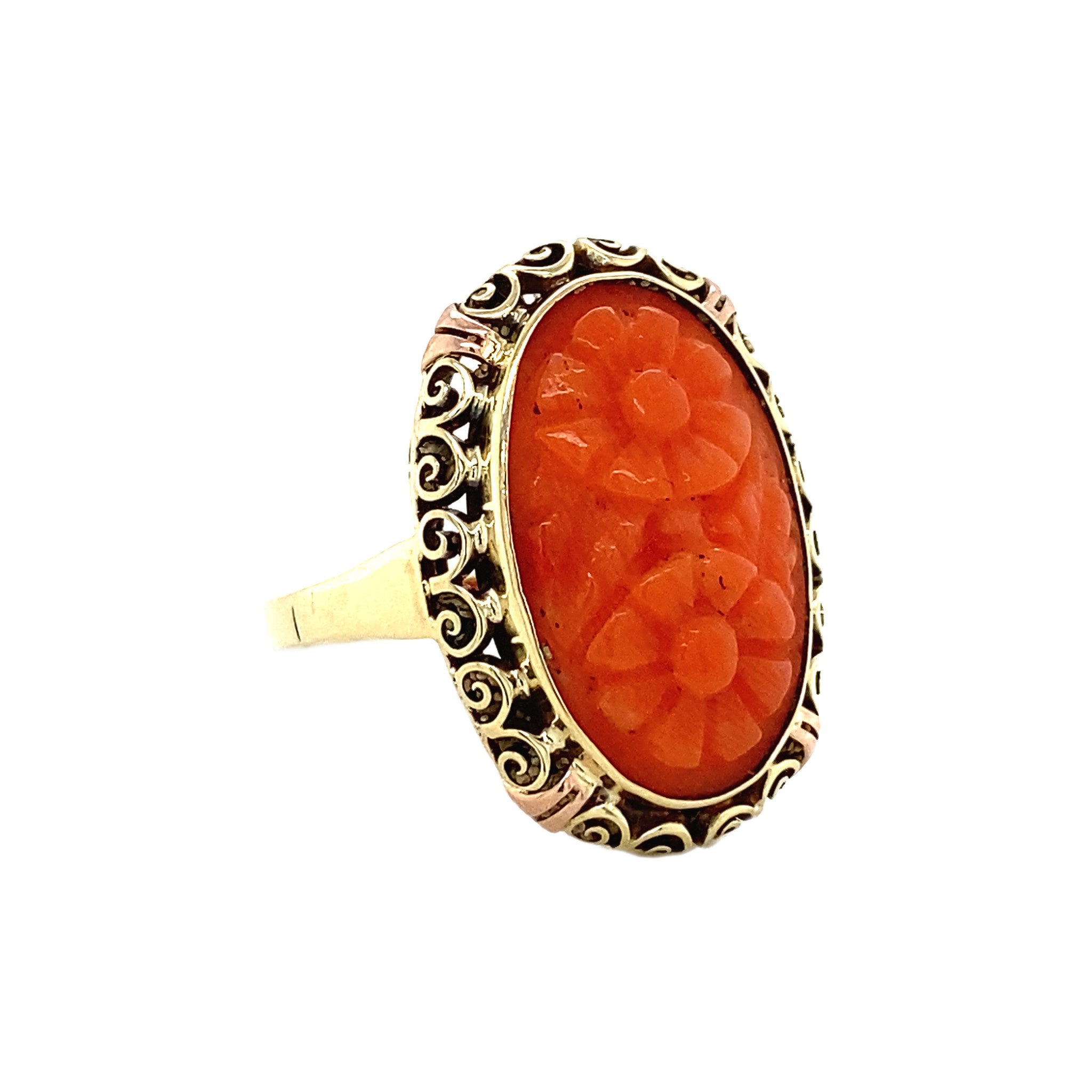 14 kt gold ring with blood coral