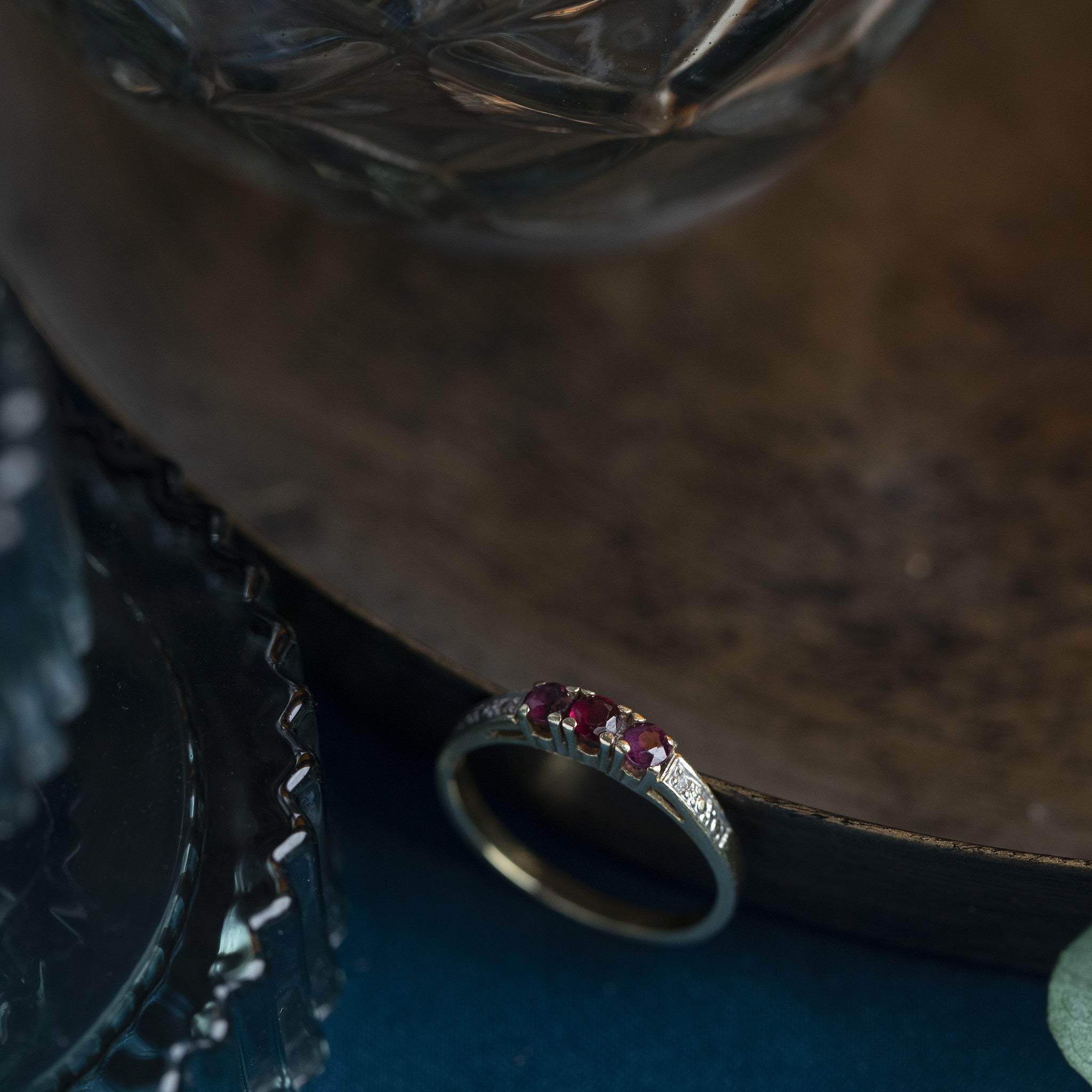 14 kt gold ring with a ruby and a diamond