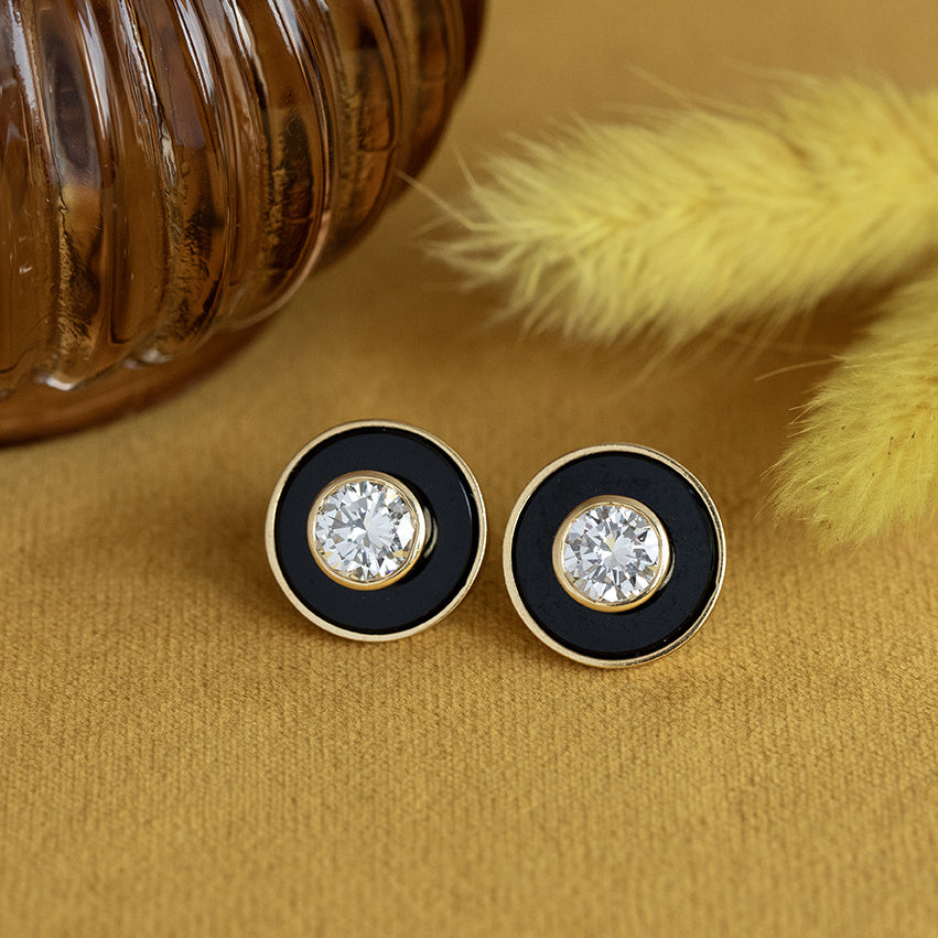 Vintage 18 kt gold stud earrings with onyx and diamond