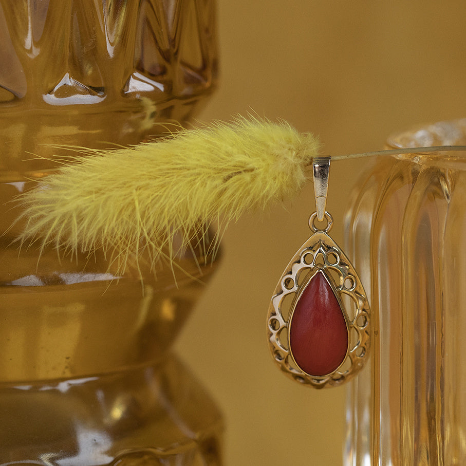 Gouden hanger met bloedkoraal 14 krt