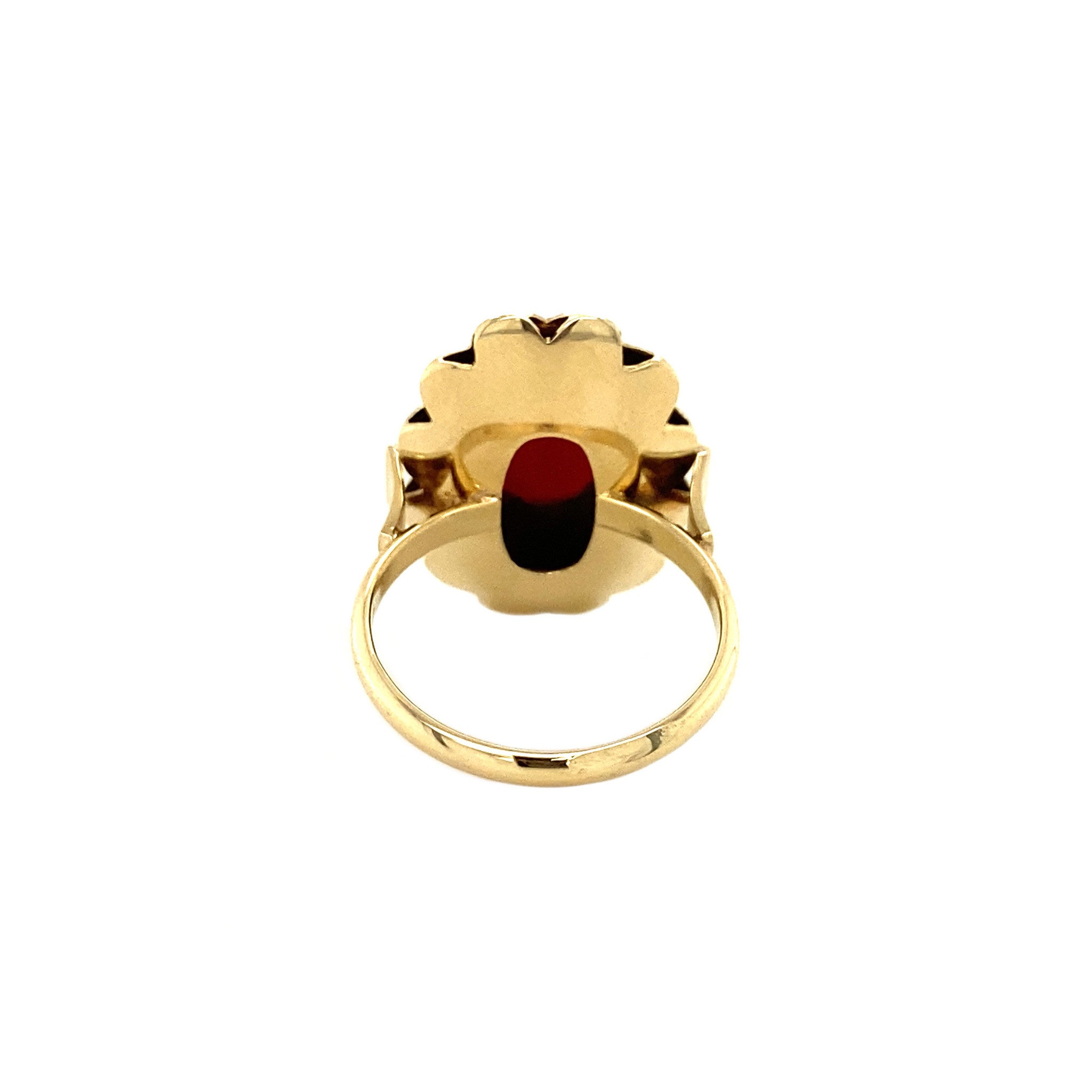 14 kt gold ring with blood coral