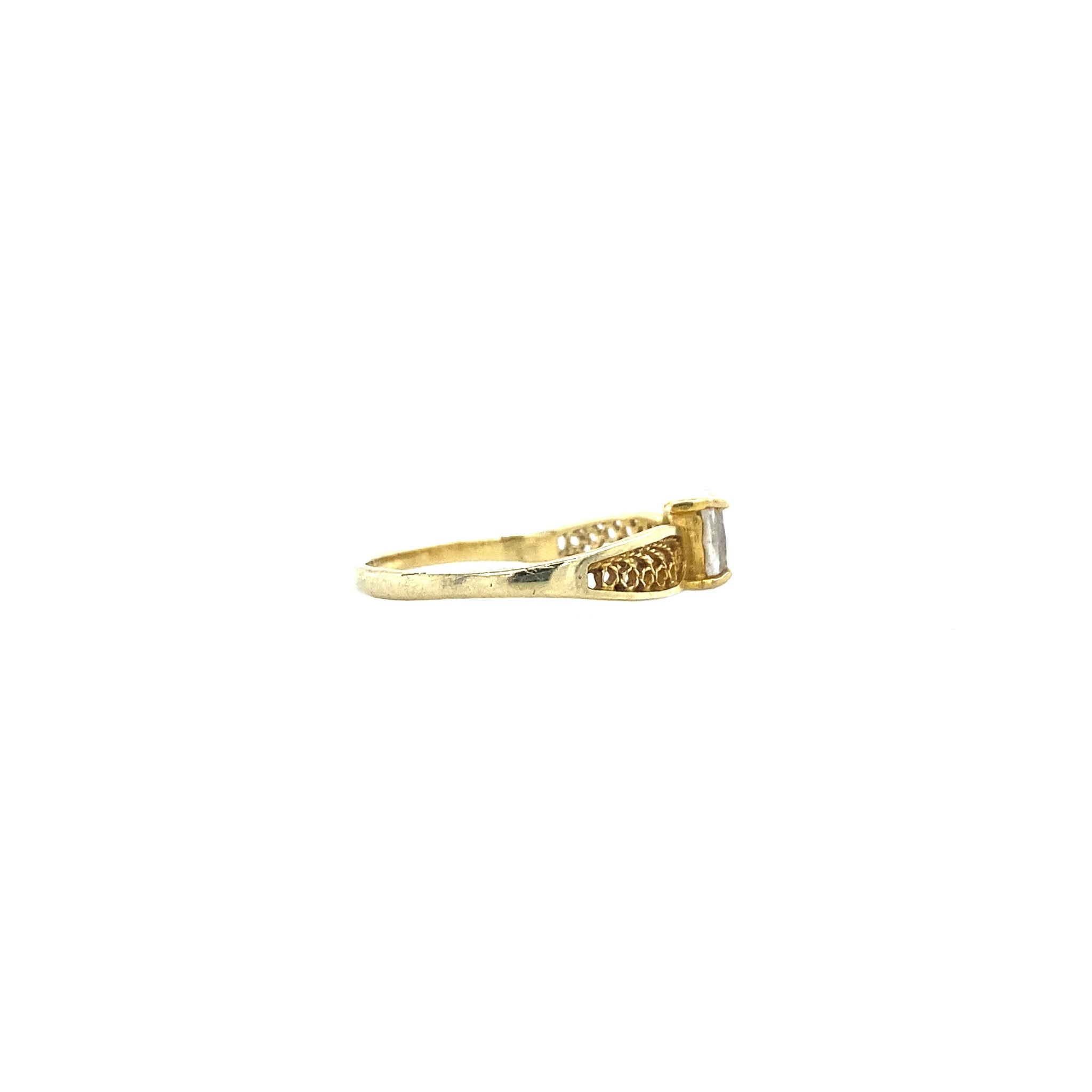 14 kt gold ring with zirconia