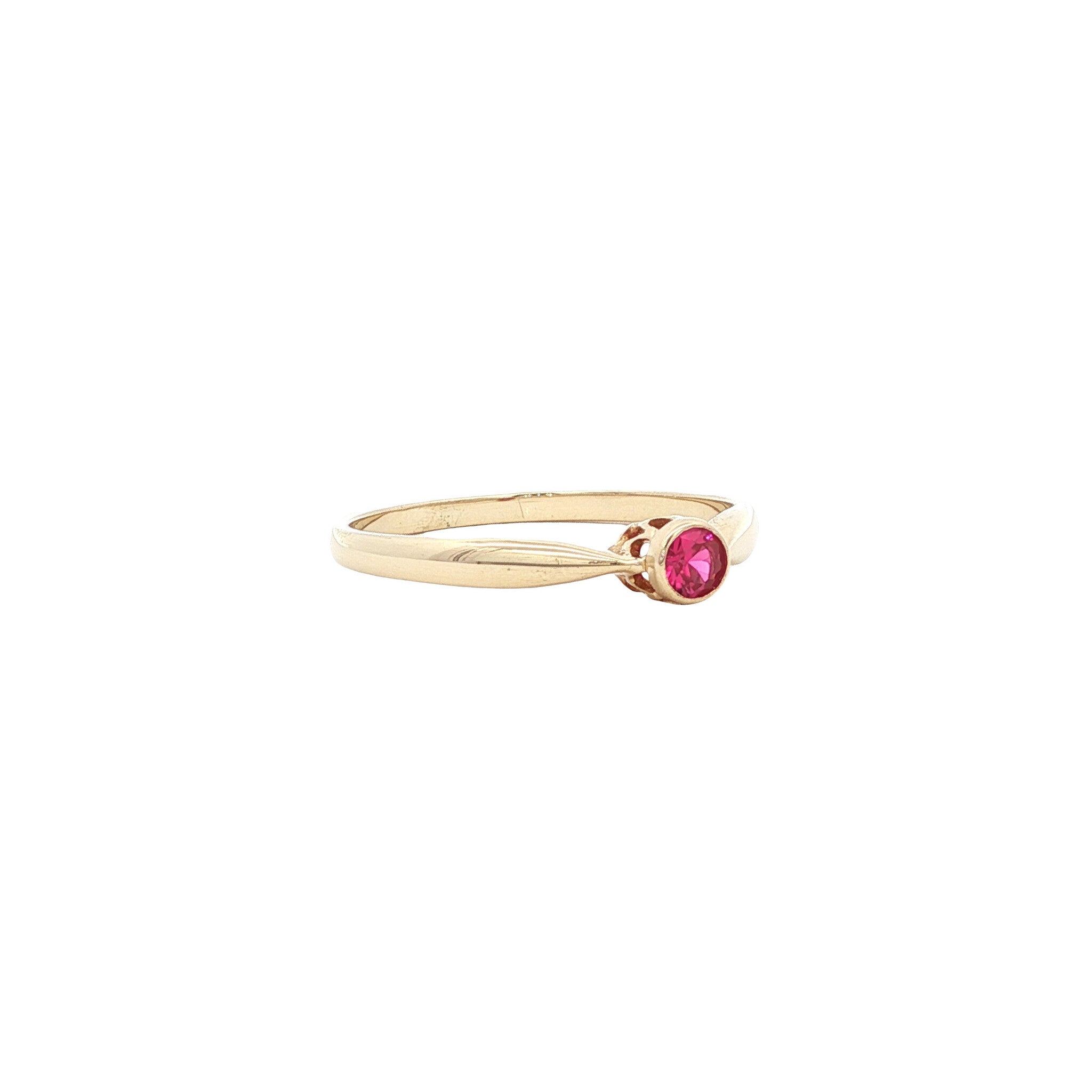 Vintage 14 kt gold solitaire ring with ruby