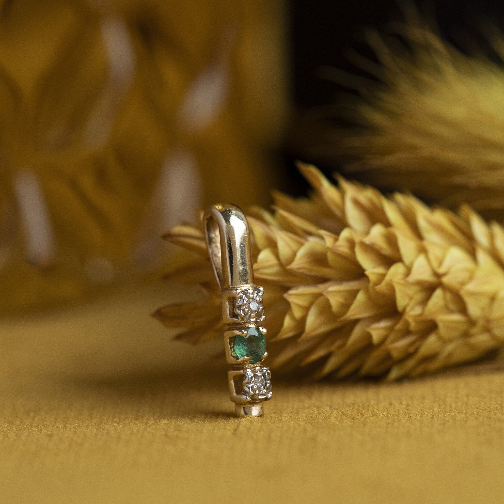 14 kt gold pendant with emerald and diamond