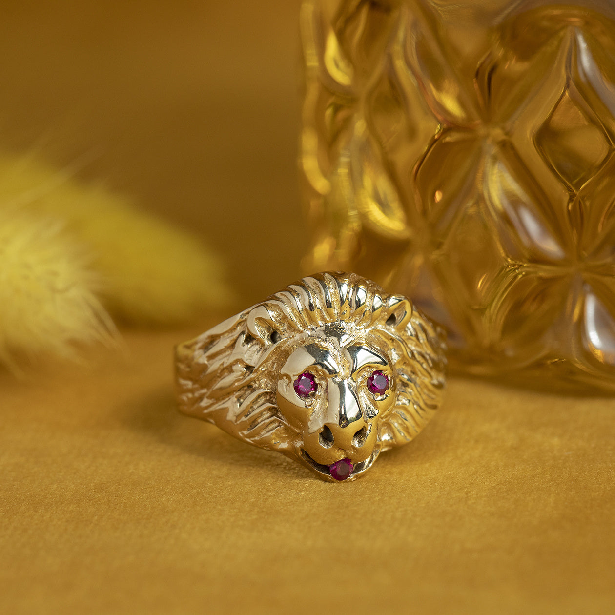 14 kt gold ring with ruby