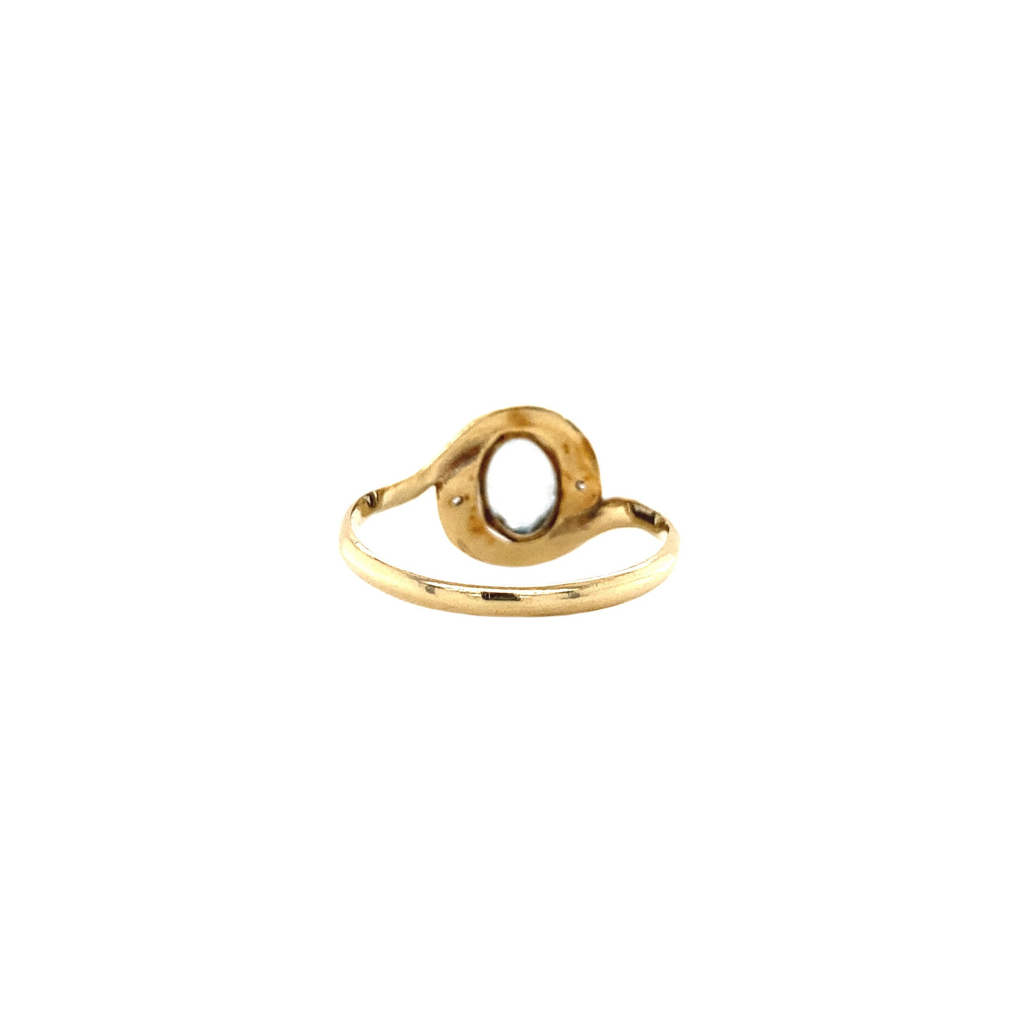 9 kt ring with topaz and zirconia