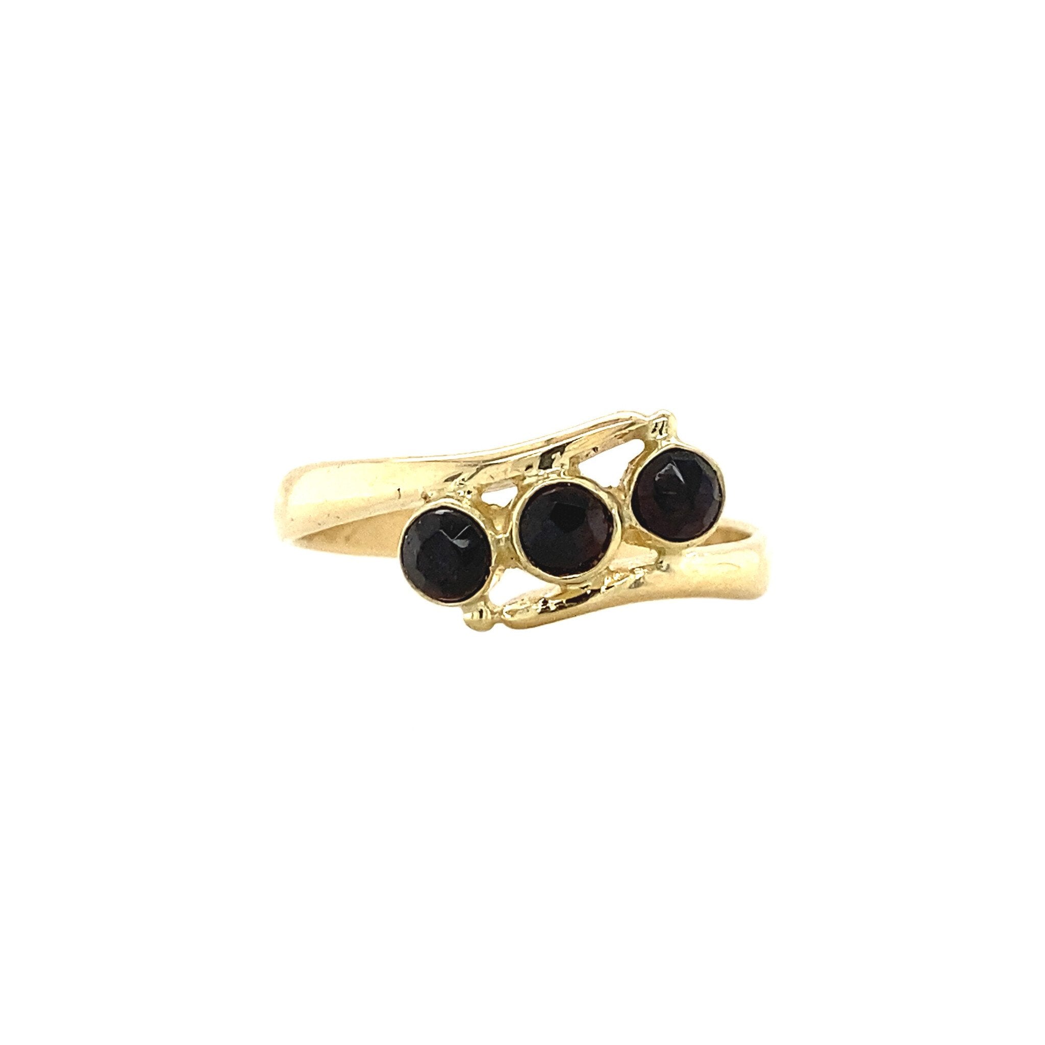 14 kt gold ring with garnet
