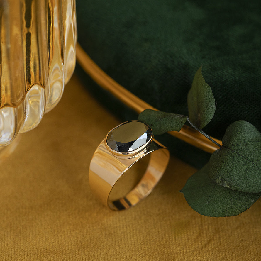 Gouden vintage ring met hematiet 14 kt