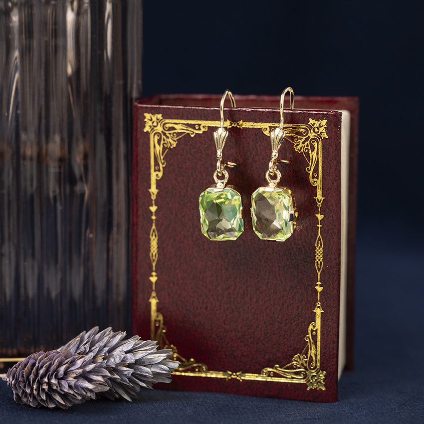Gouden vintage oorhangers met spinel 14 kt