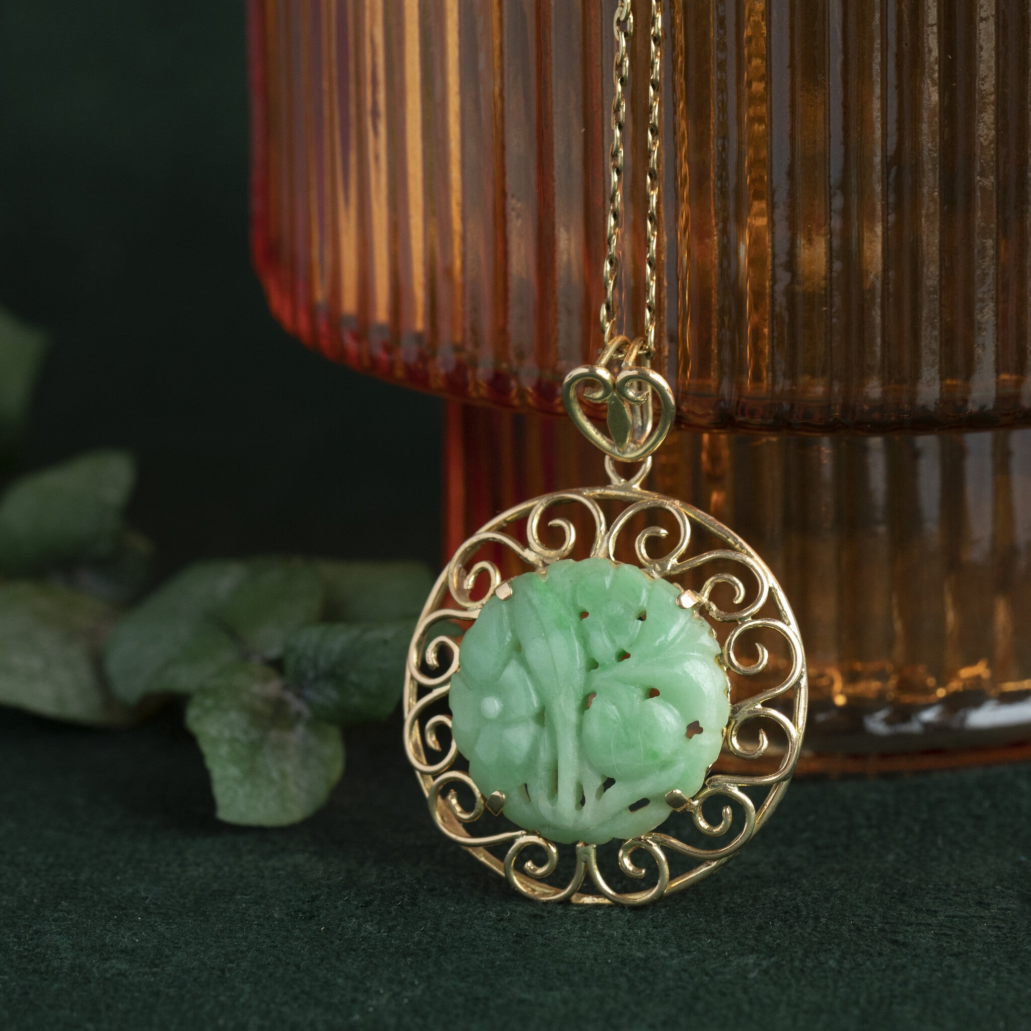 Gouden hanger met jade 14 krt