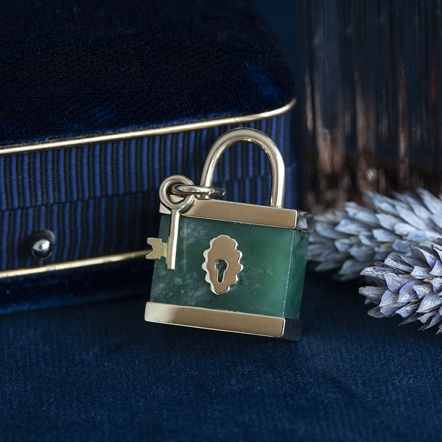 Vintage lock pendant with jade 12 kt