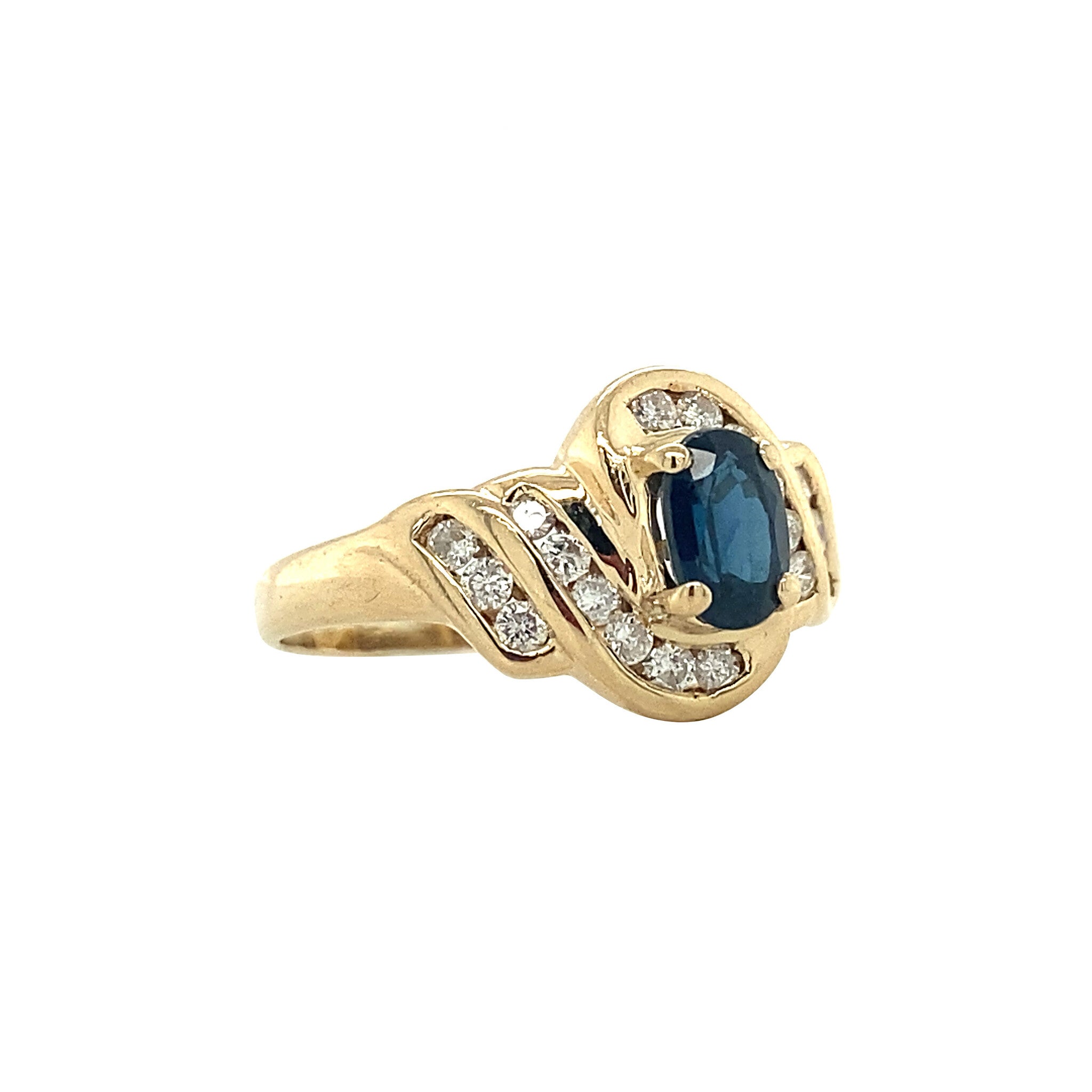 14-kt gold ring with sapphire and diamond