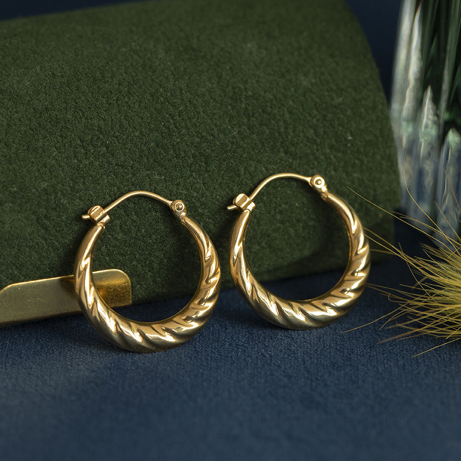 Vintage fantasie oorringen 8 krt