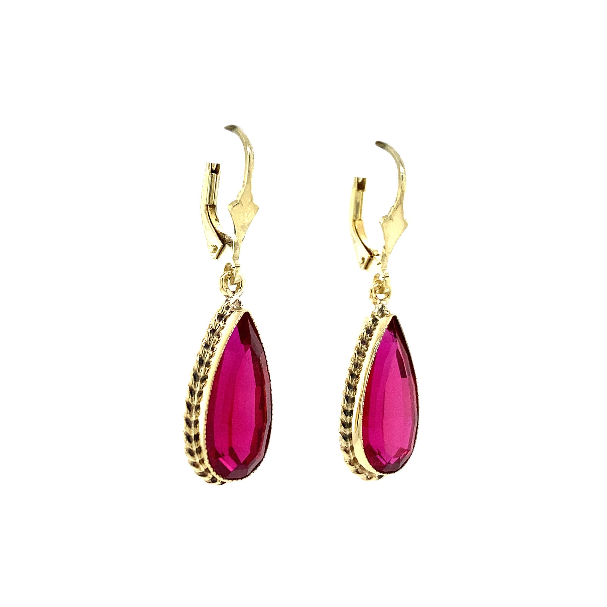 14 kt gold earrings with ruby