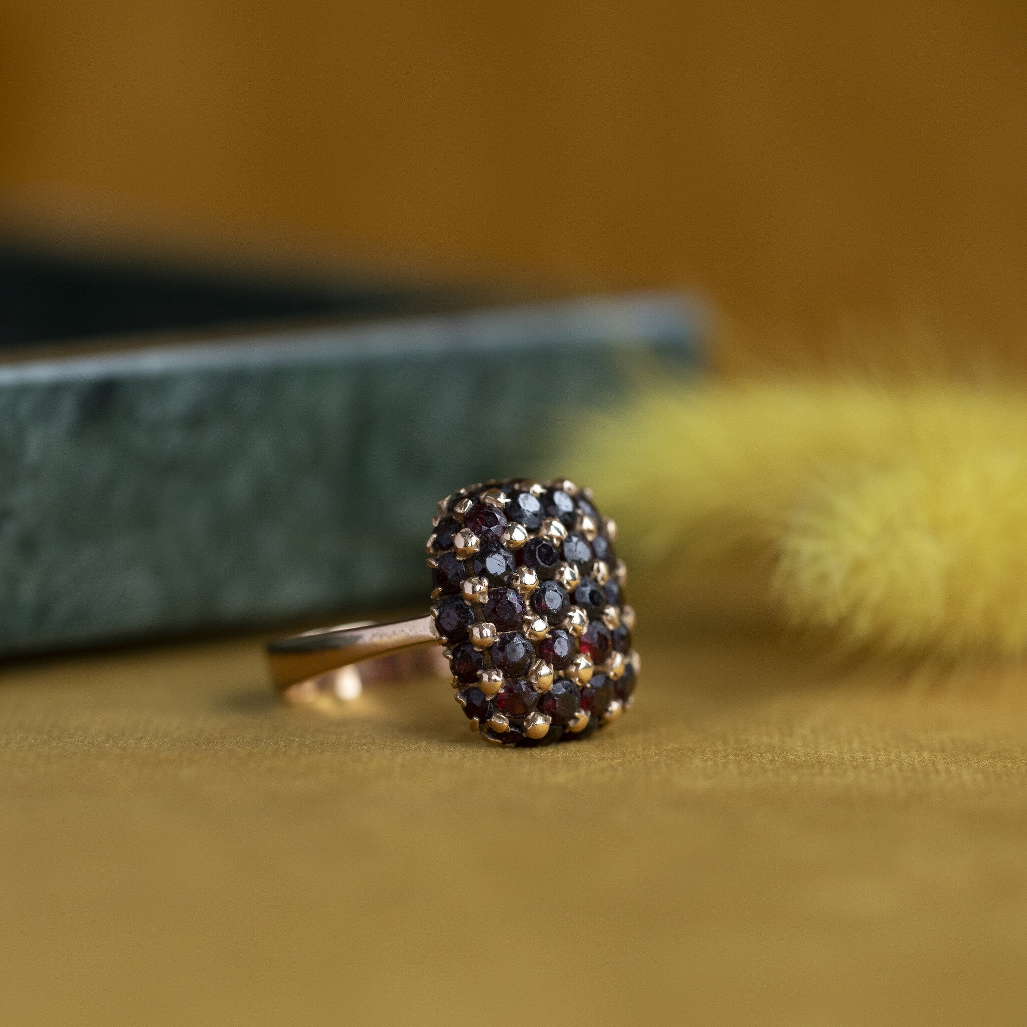 Gouden ring met granaat 18 krt