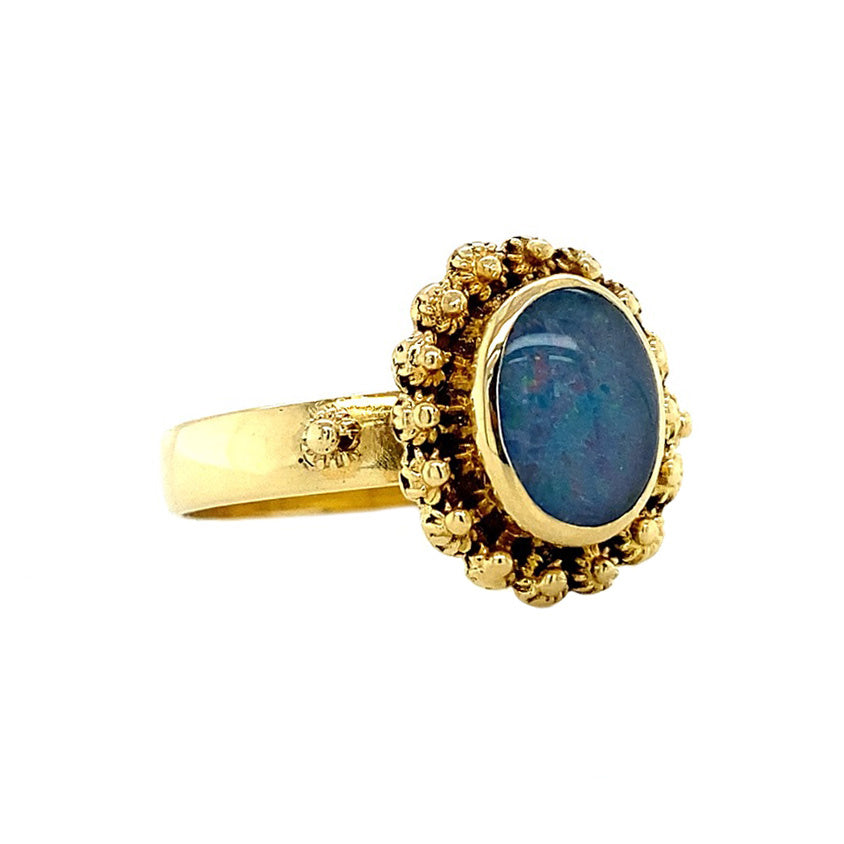 18 kt gold ring with opal triplet