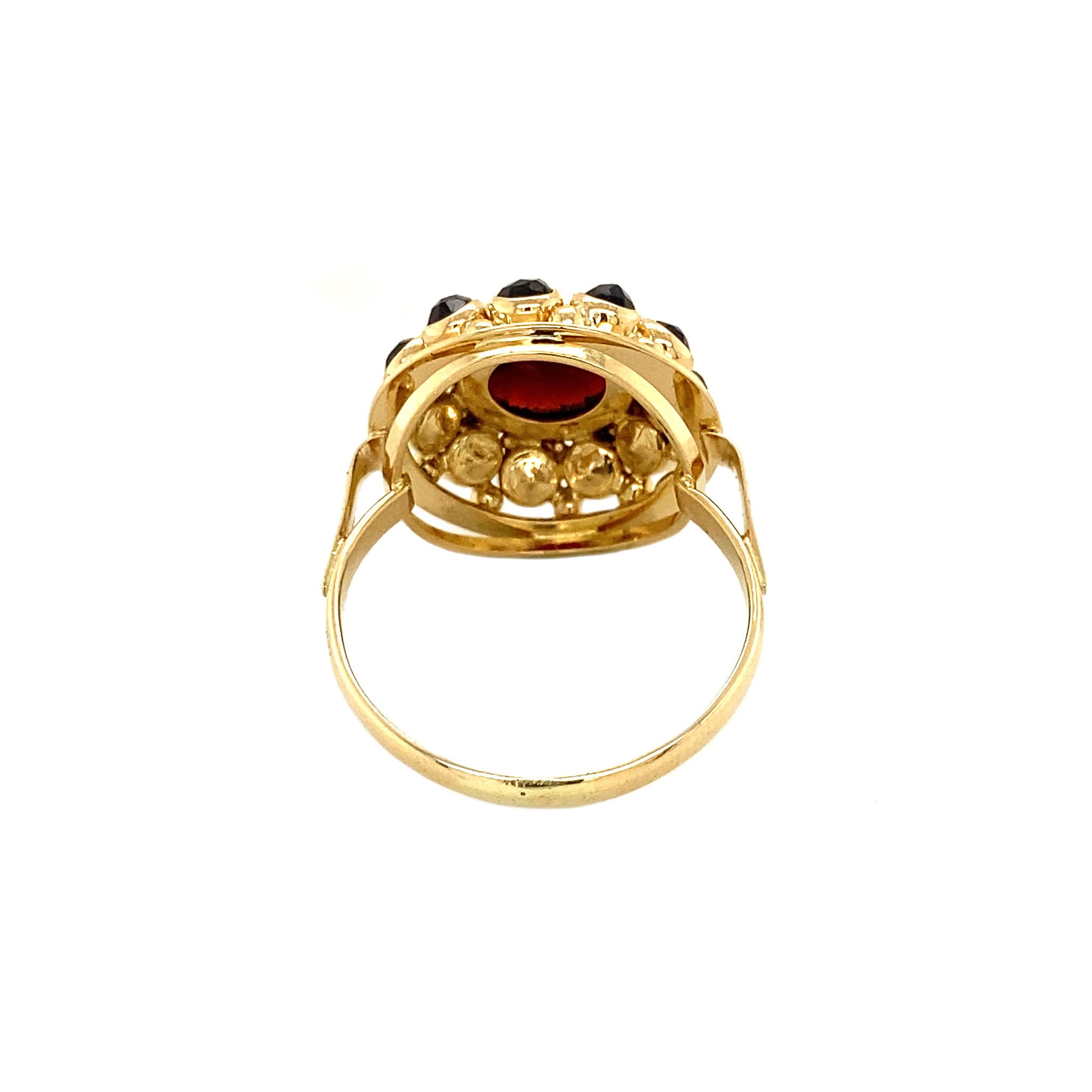 14 kt gold ring with garnet