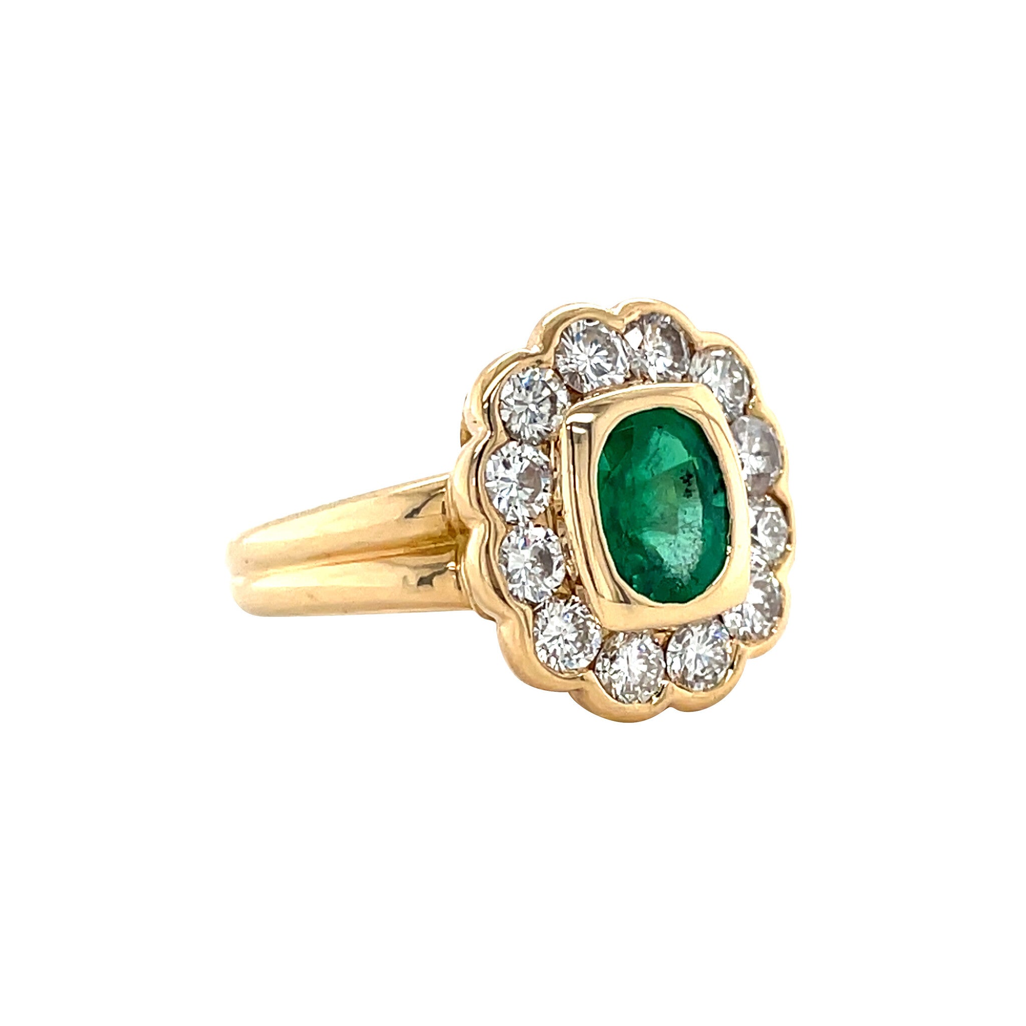Gouden vintage entourage ring met smaragd en diamant 18 krt