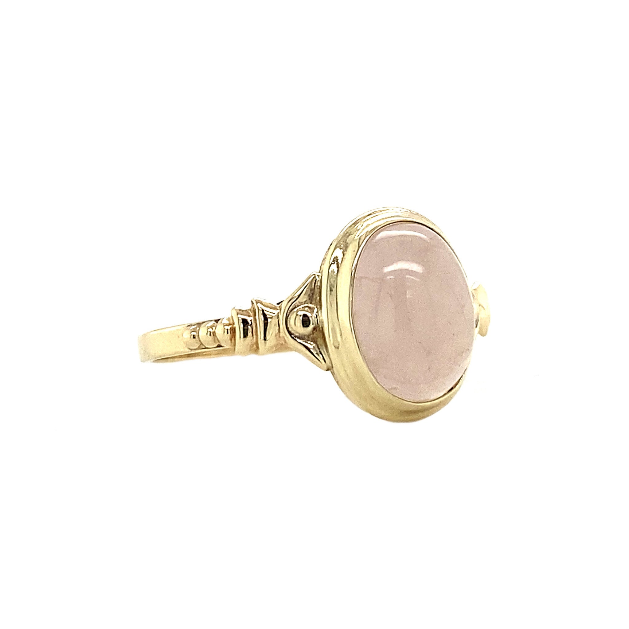 Ring with rose quartz, 9 kt
