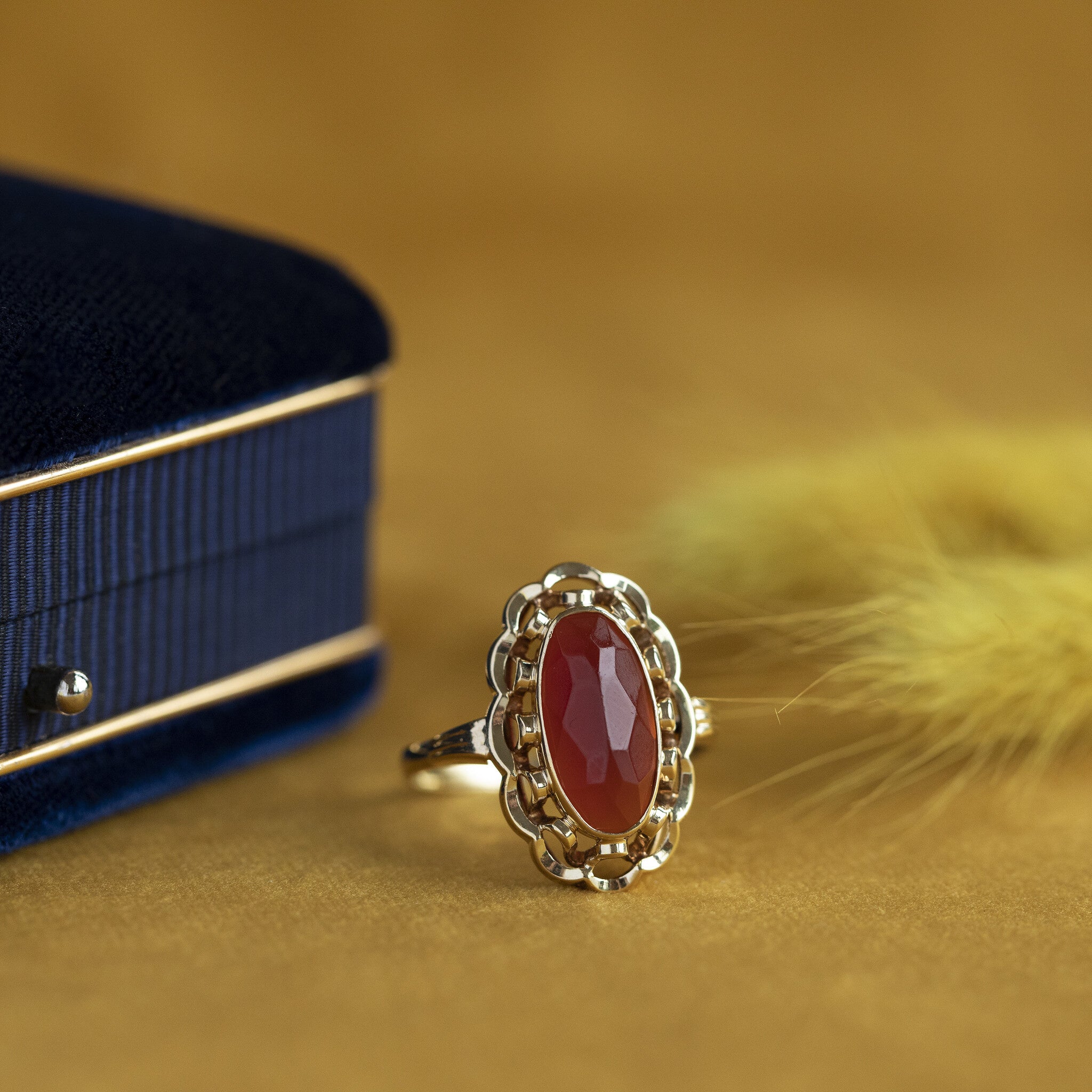 Gold ring with carnelian 14 kt