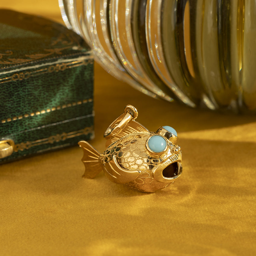 Gold vintage fish pendant with colored stone, 18 kt