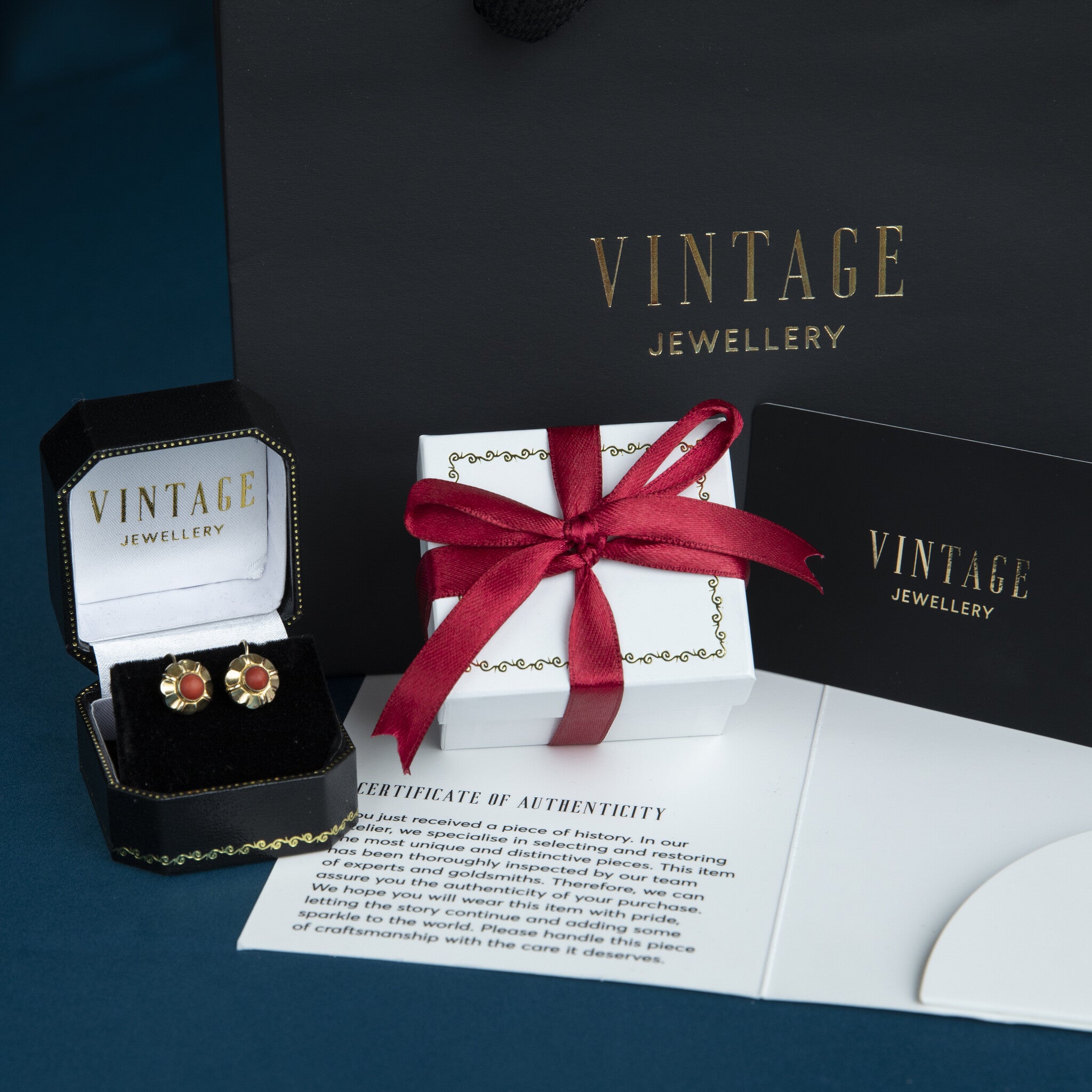 Gold entourage stud earrings with zirconia 22 carat